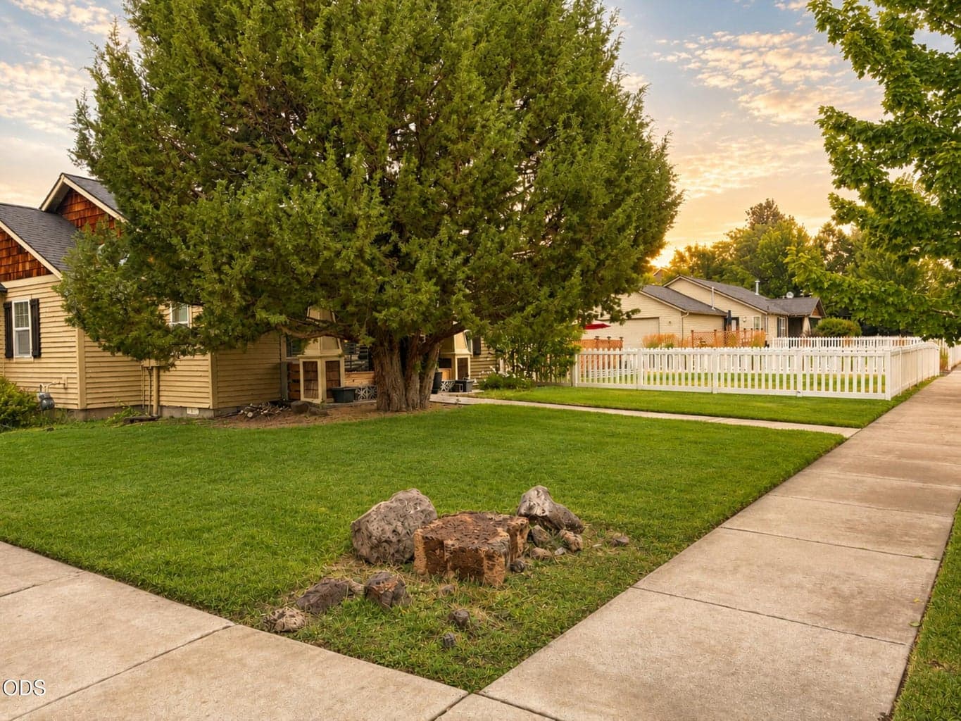 Photo of 61367 Woodbury Lane 2 of 17