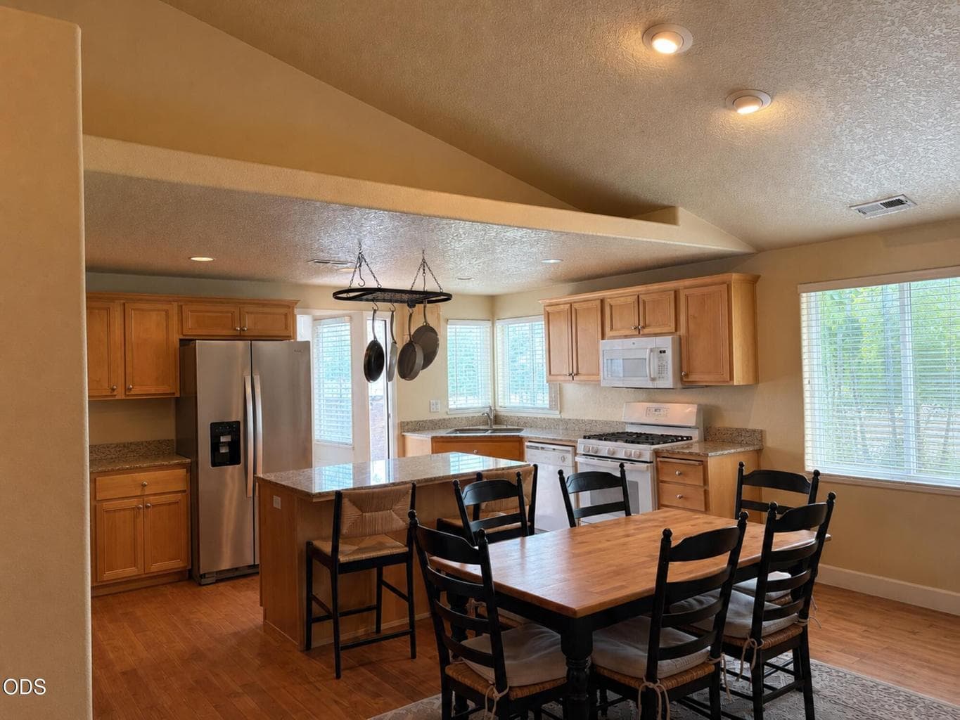 Photo of 61367 Woodbury Lane 4 of 17