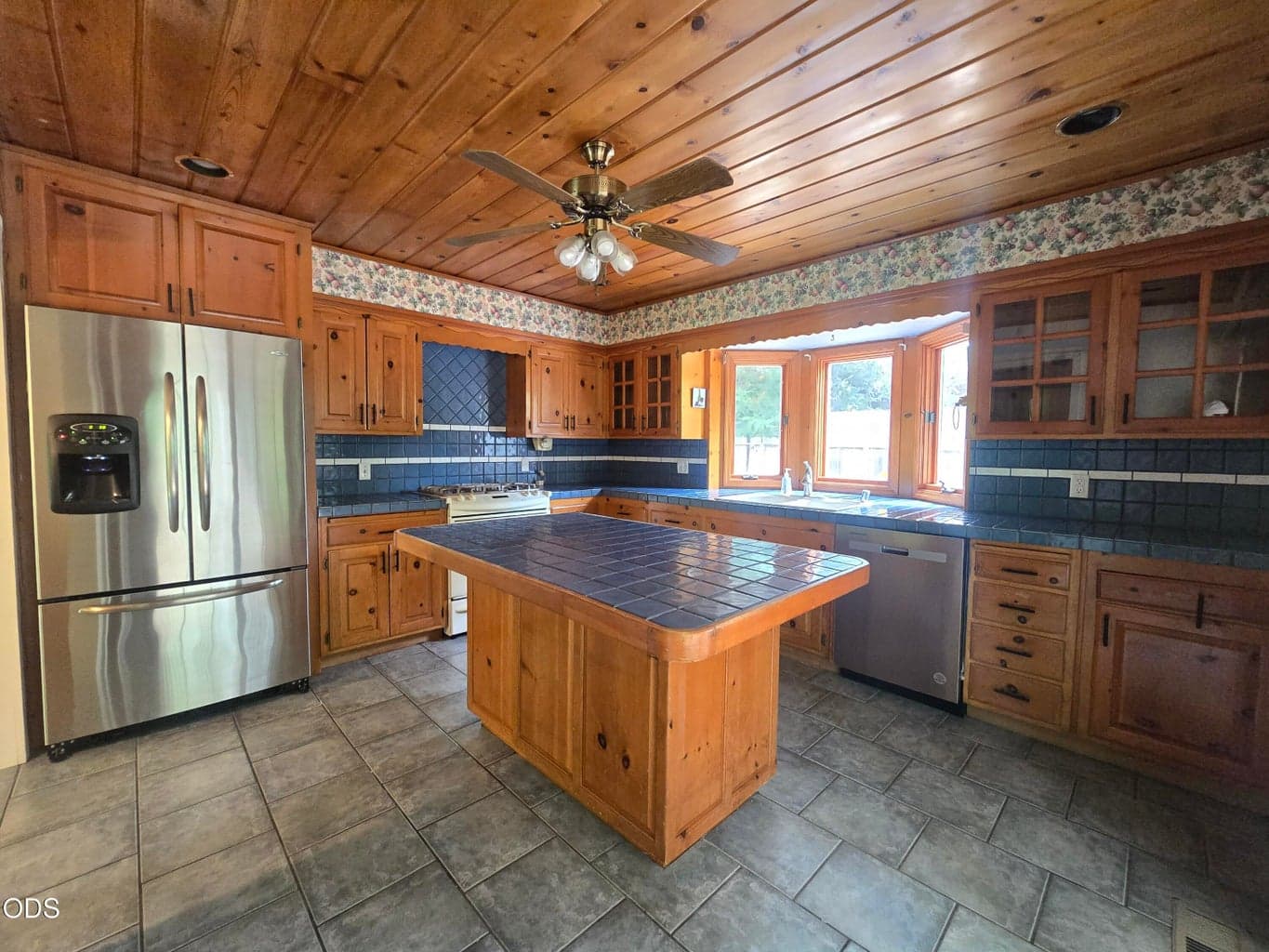 Photo of 533 Midland Avenue 5 of 10