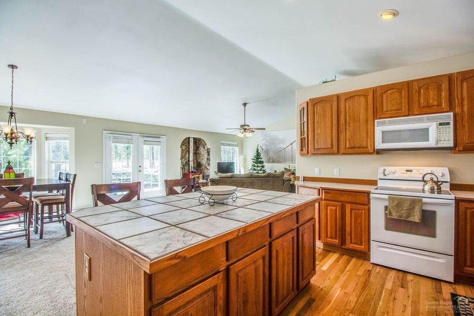 Photo of 144927 Ringo Court 7 of 23