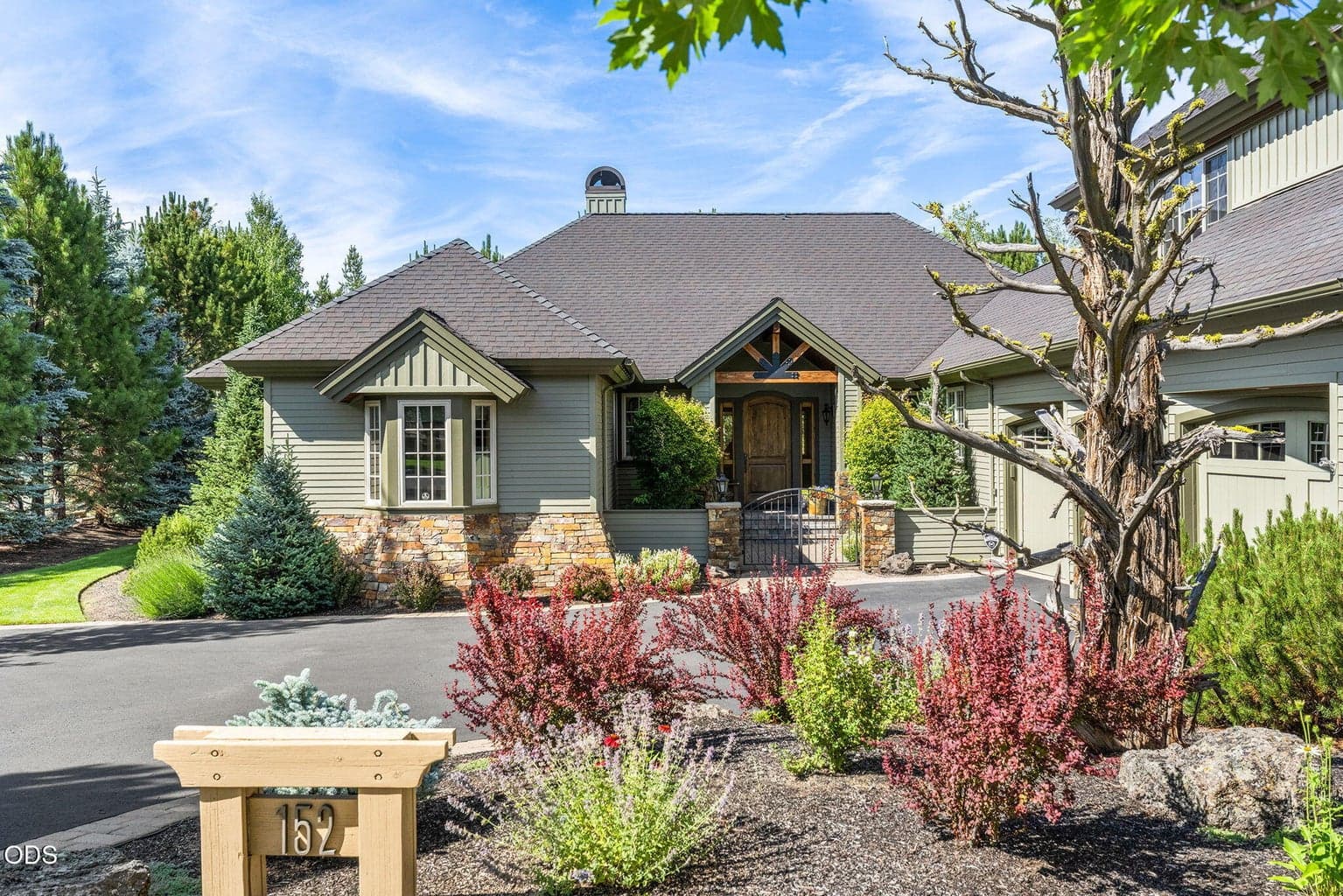 Photo of 152 Champanelle Way 2 of 44