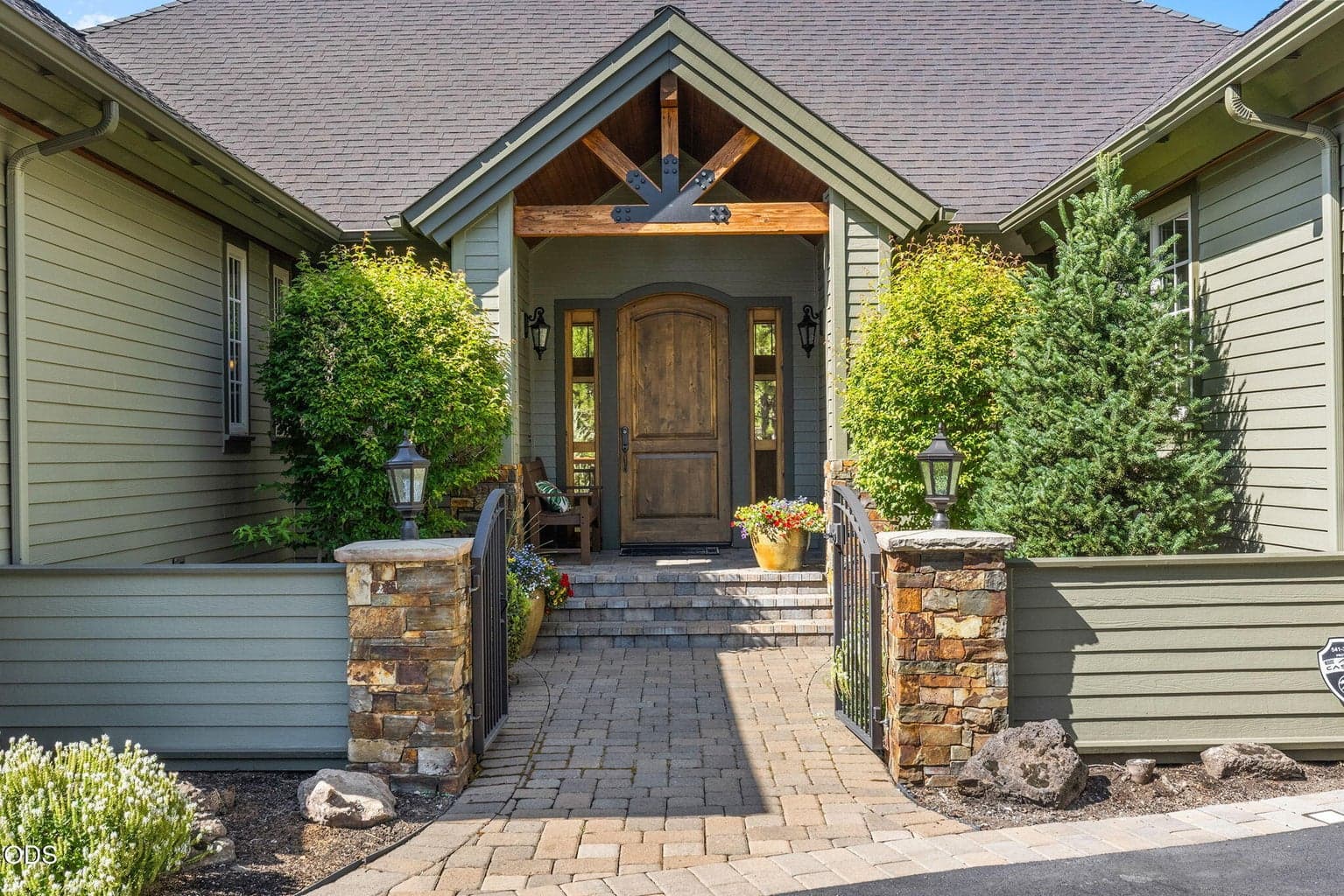 Lighted stone columns, entryway pavers