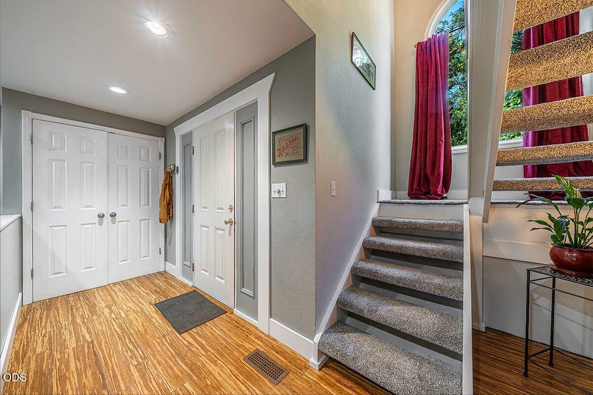 Photo of 1000 Ivy Lane 4 of 37