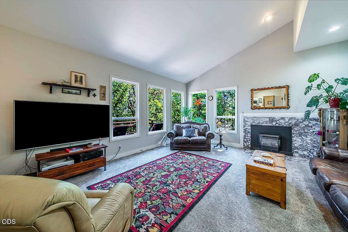 Photo of 1000 Ivy Lane 5 of 37