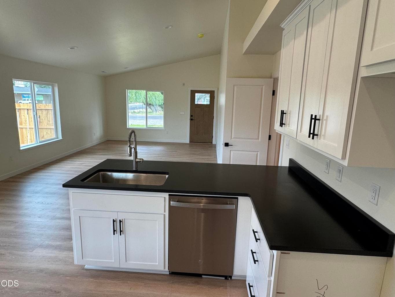 Photo of 5406 Independence Avenue 4 of 25