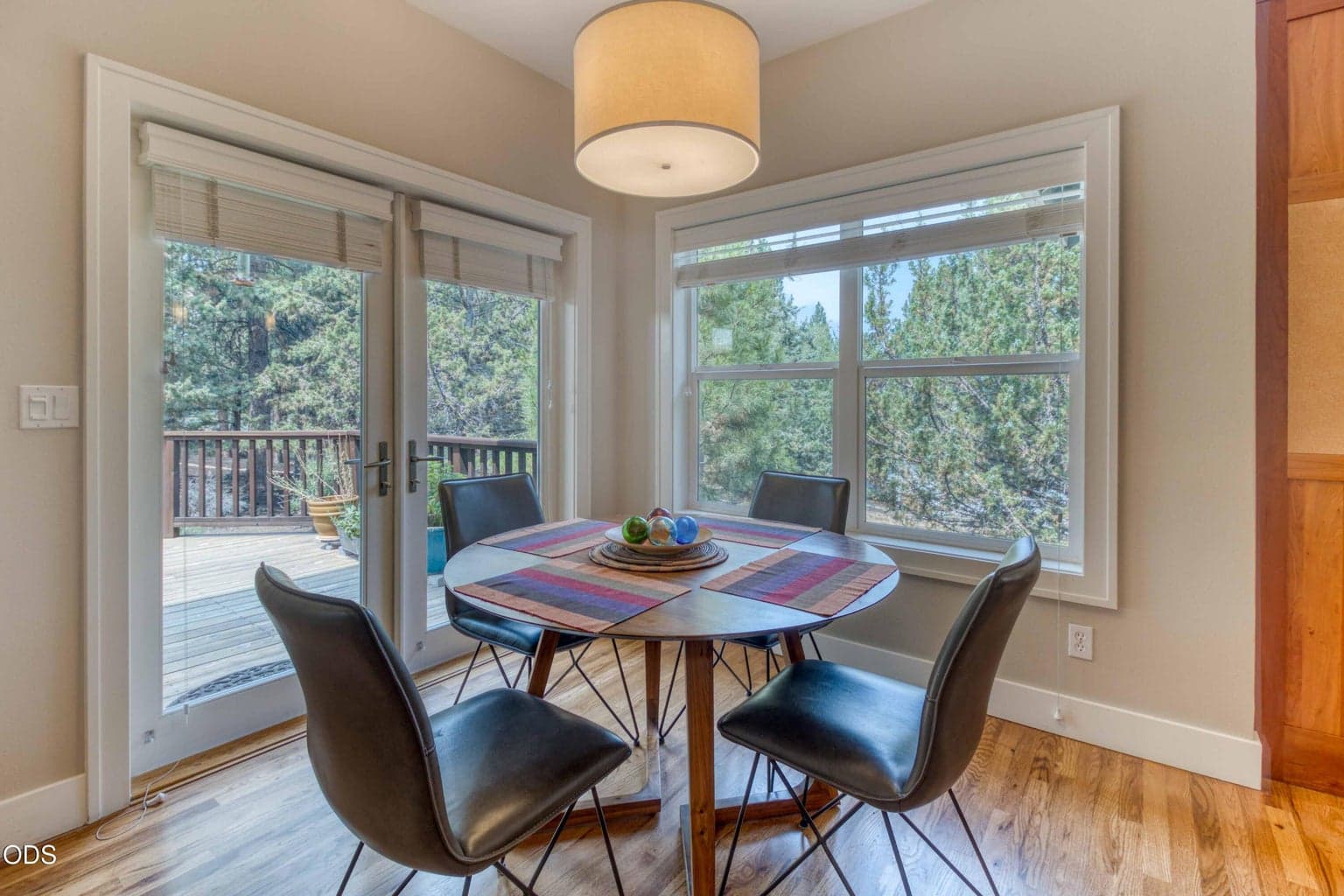 Breakfast Nook & Patio Door to the Deck