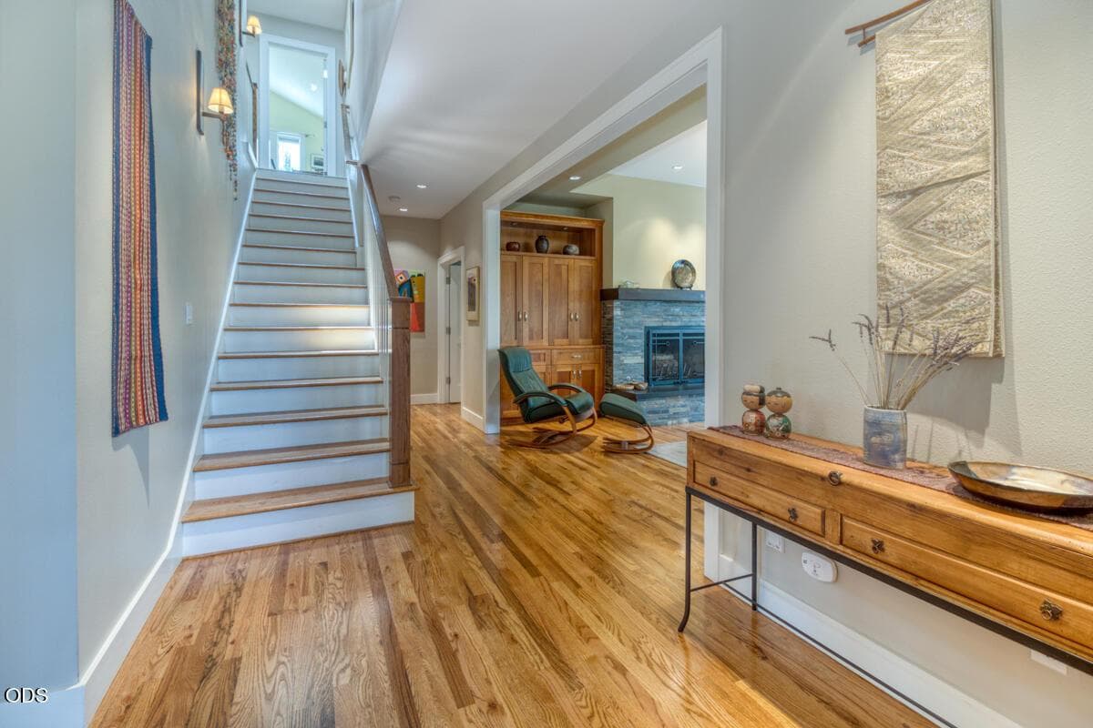 Natural Beauty in the Oak Hardwood Floor