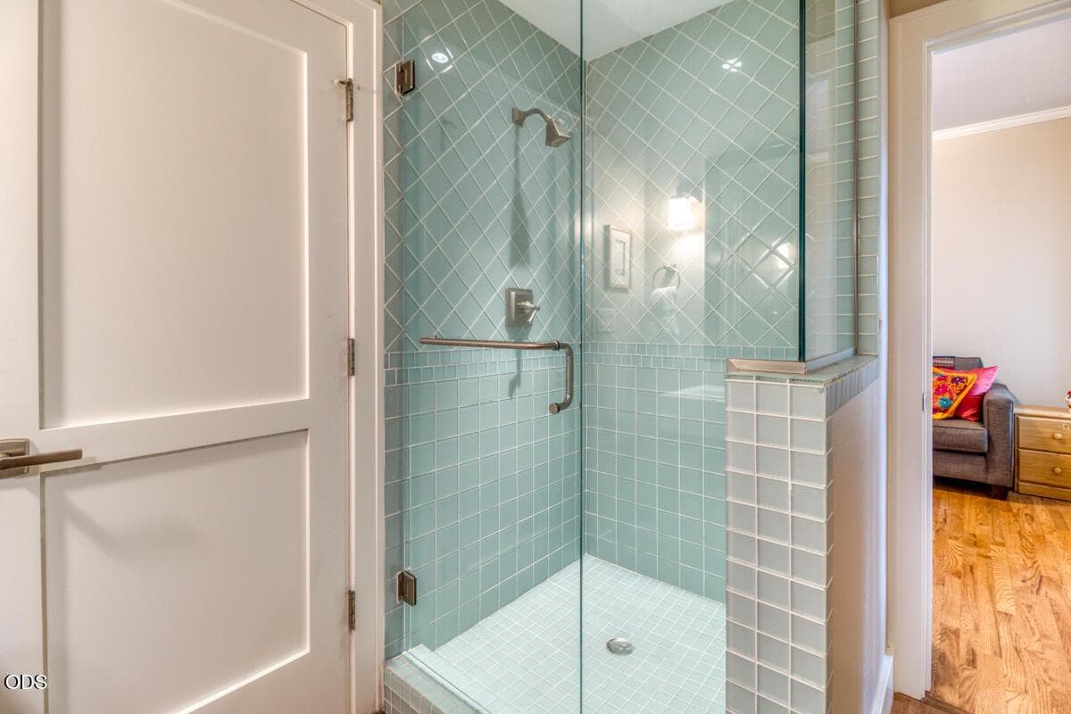 Very Attractive Glass & Tile Shower