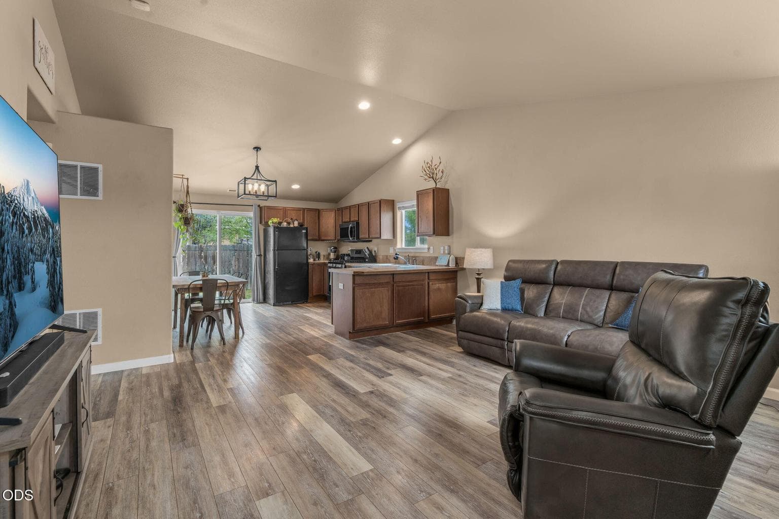 Photo of 2620 NE 3rd Street 7 of 23