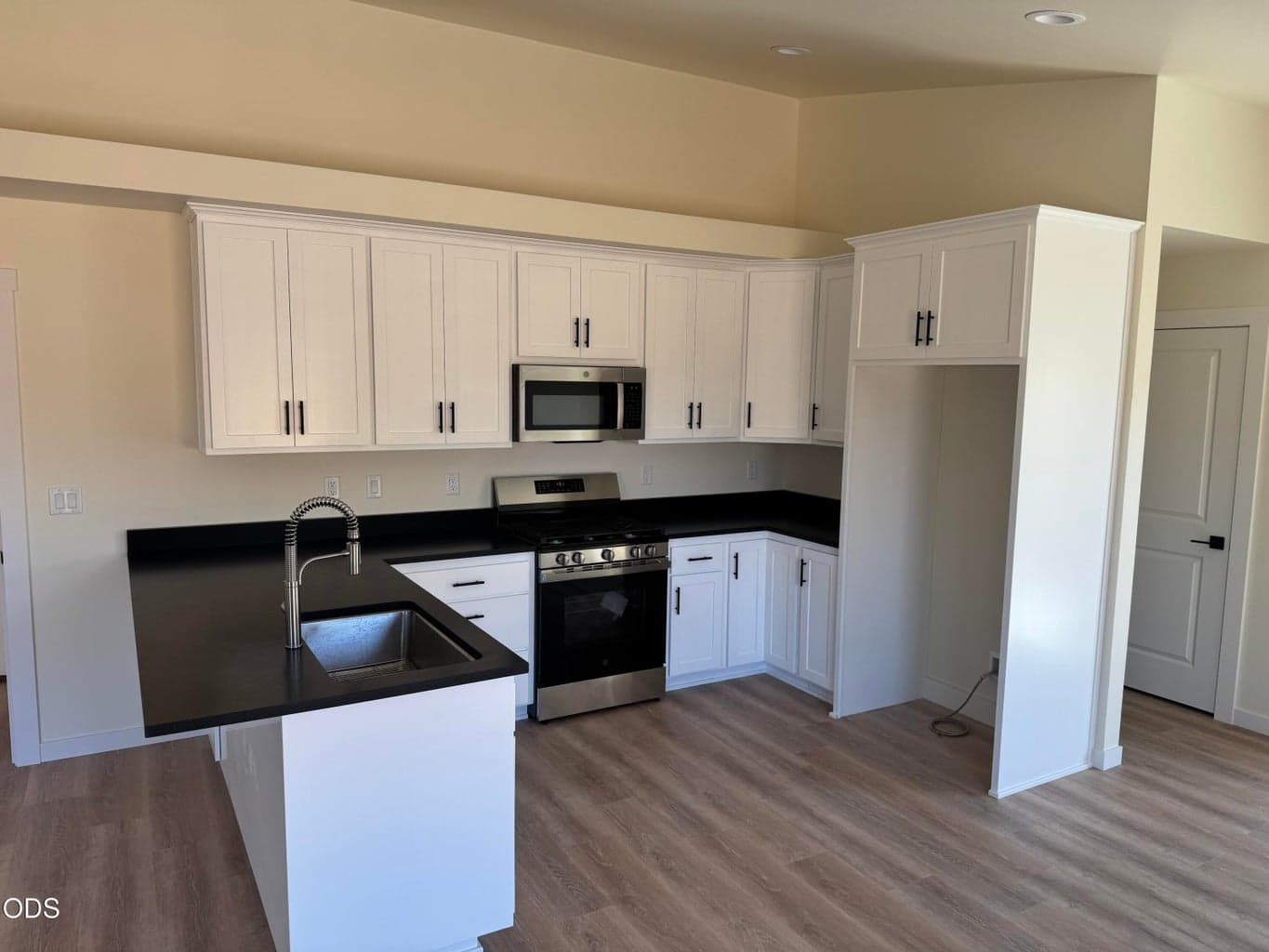 Photo of 5406 Independence Avenue 5 of 25