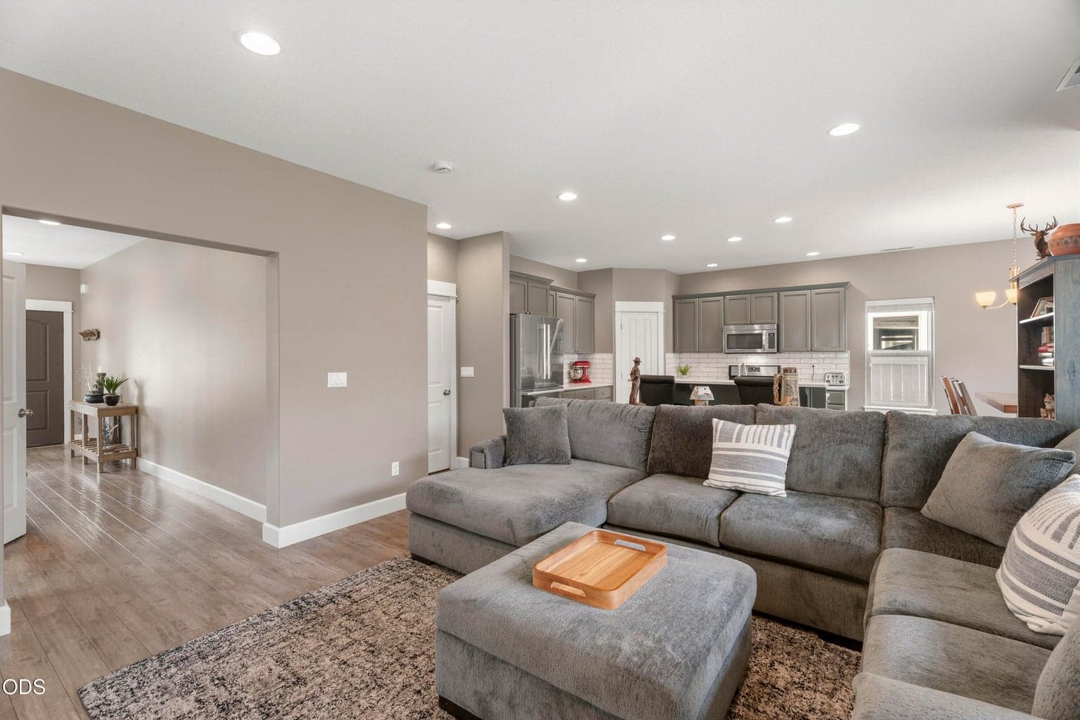 Photo of 21340 Evelyn Place 5 of 30