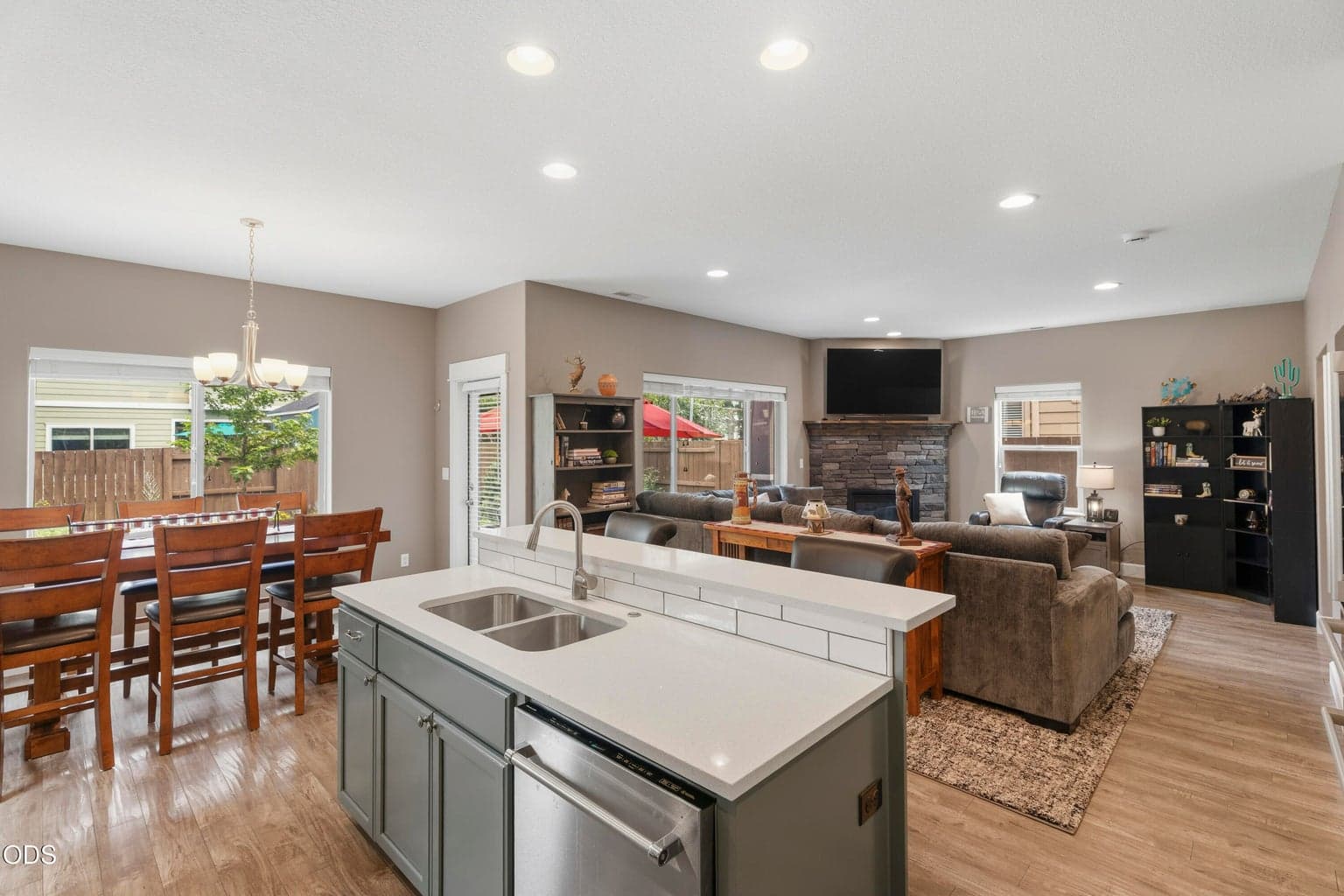 Photo of 21340 NE Evelyn Place 7 of 30