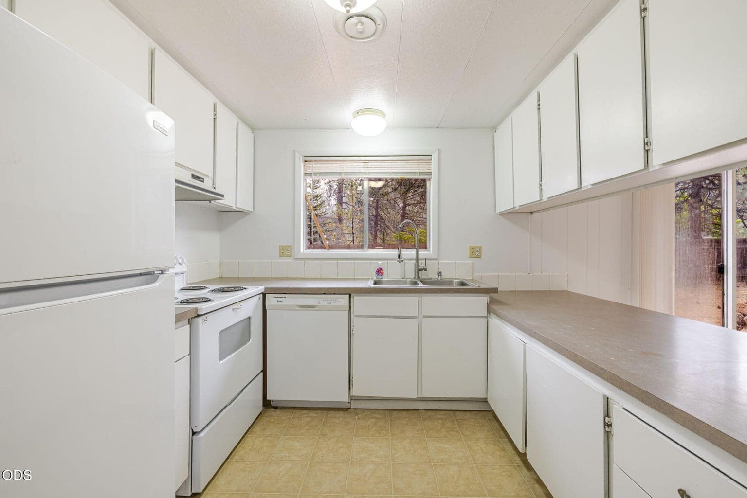 Photo of 60866 Granite Drive 10 of 26