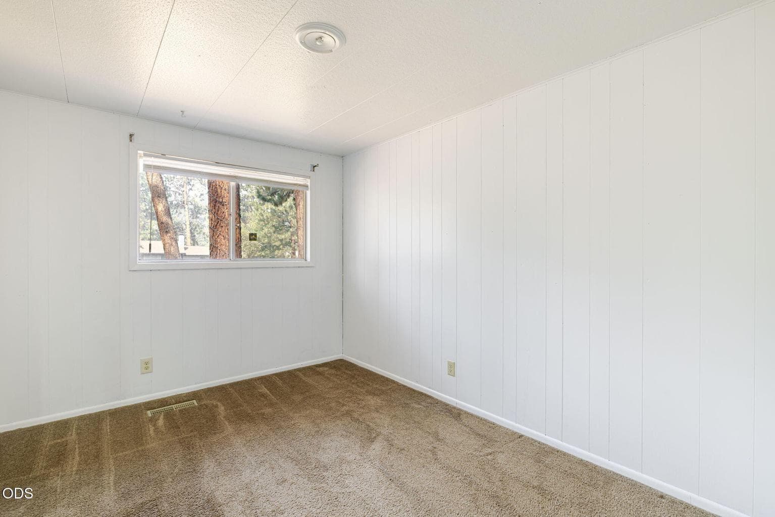 Photo of 60866 Granite Drive 15 of 26