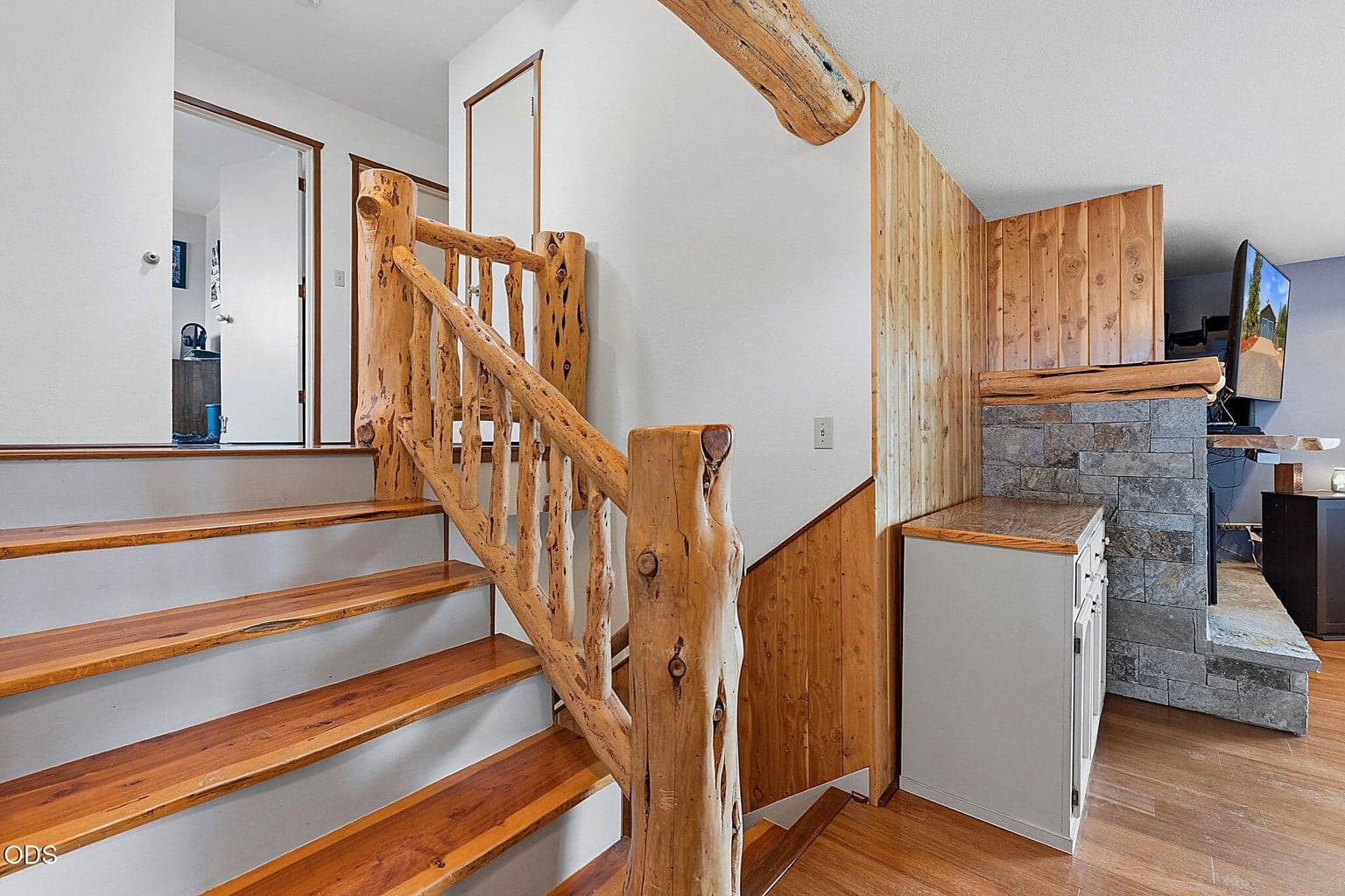 Photo of 304 SE Crestview Lane 10 of 29