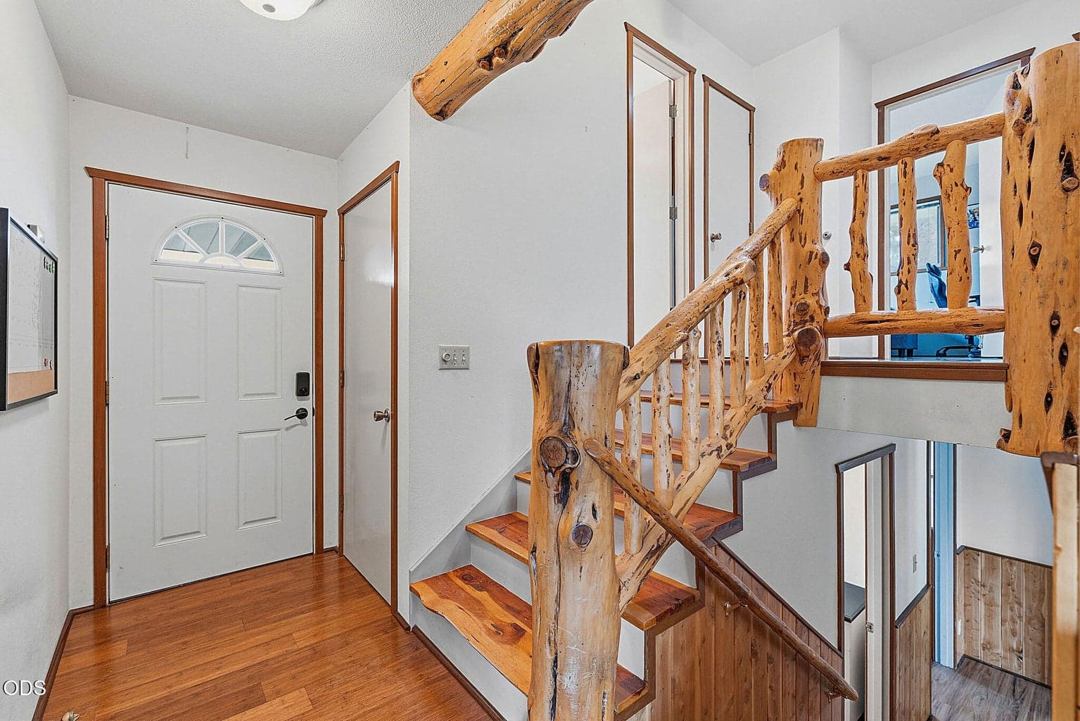 Photo of 304 SE Crestview Lane 9 of 29