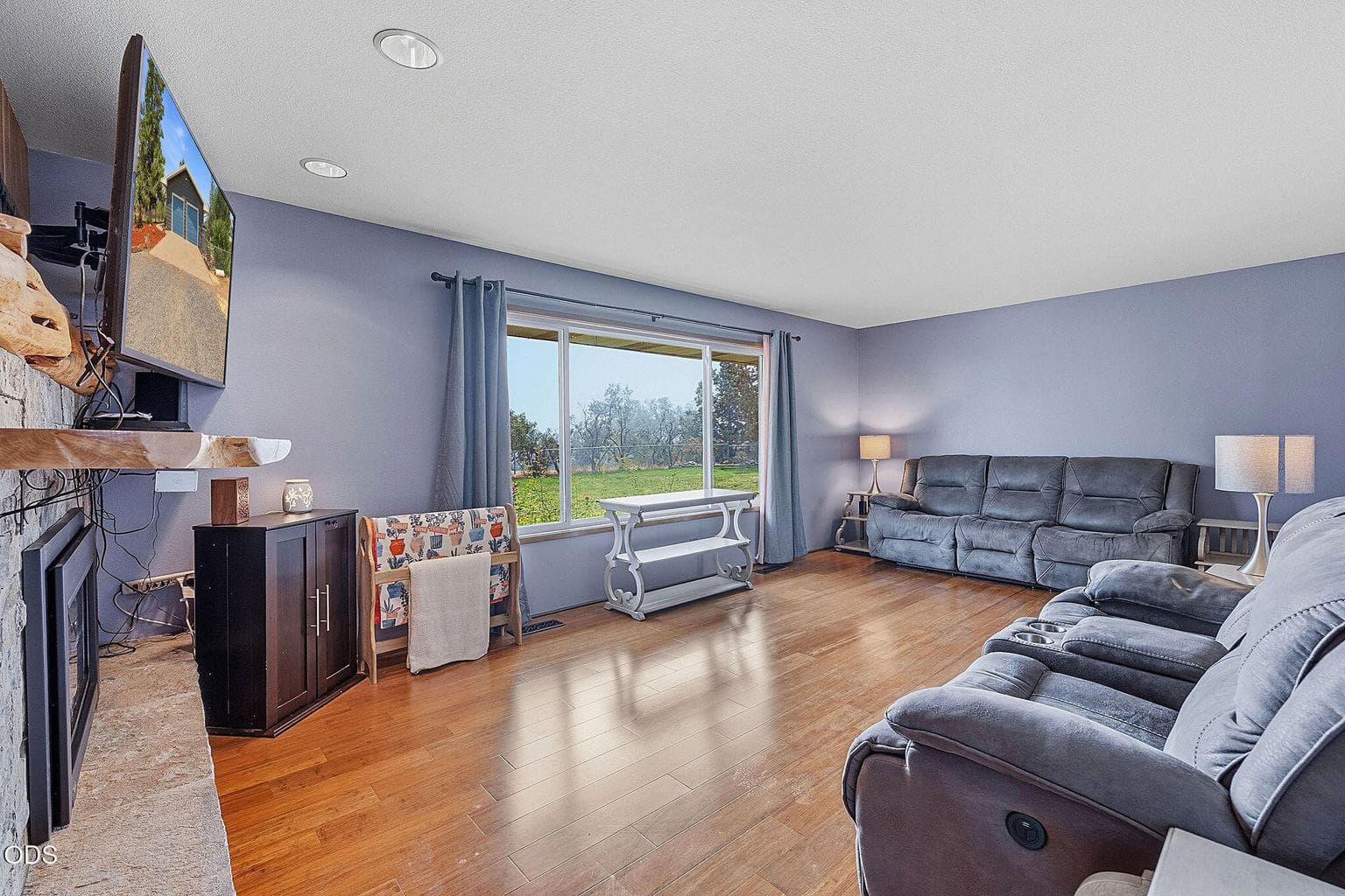 Photo of 304 SE Crestview Lane 8 of 29