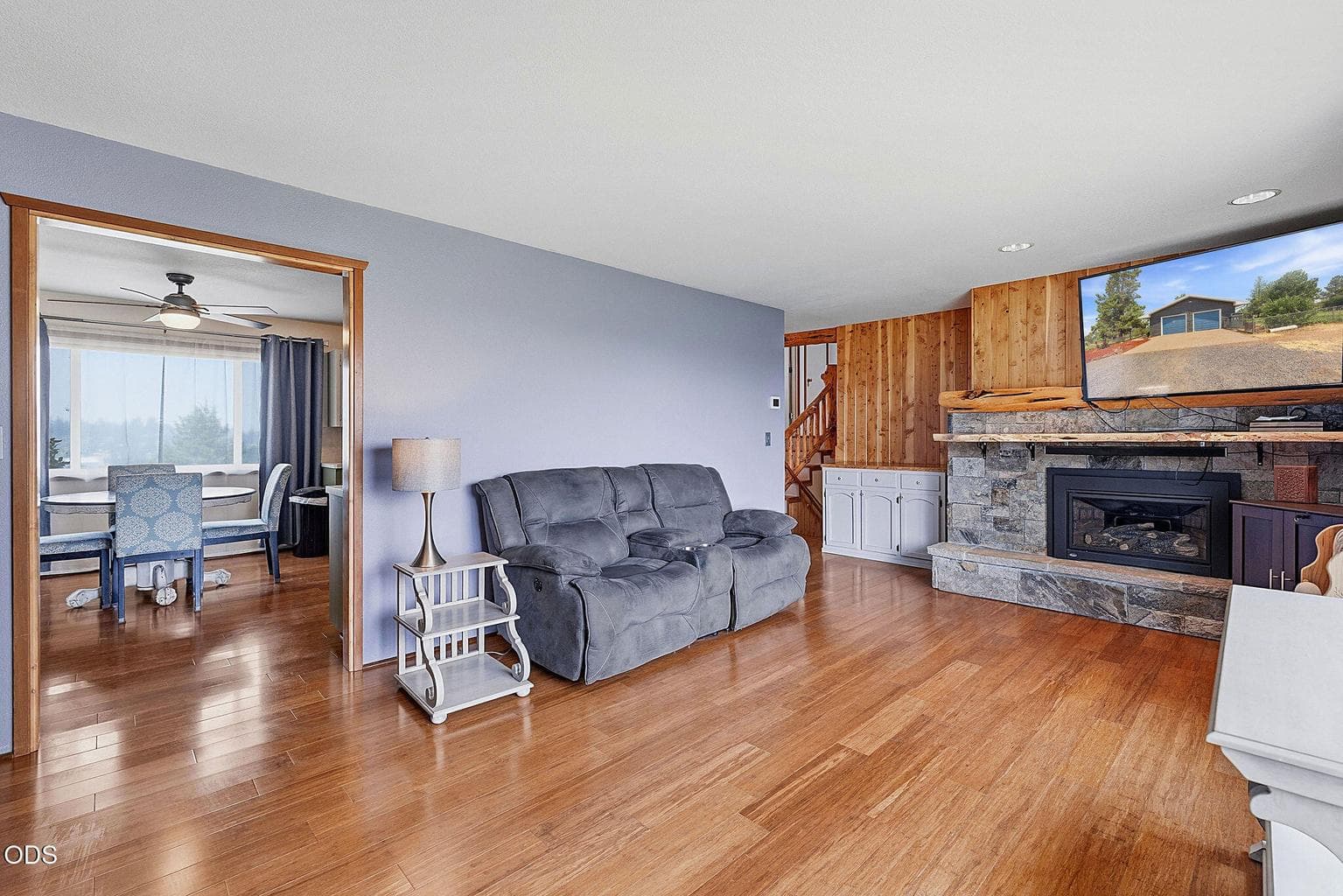 Photo of 304 SE Crestview Lane 7 of 29