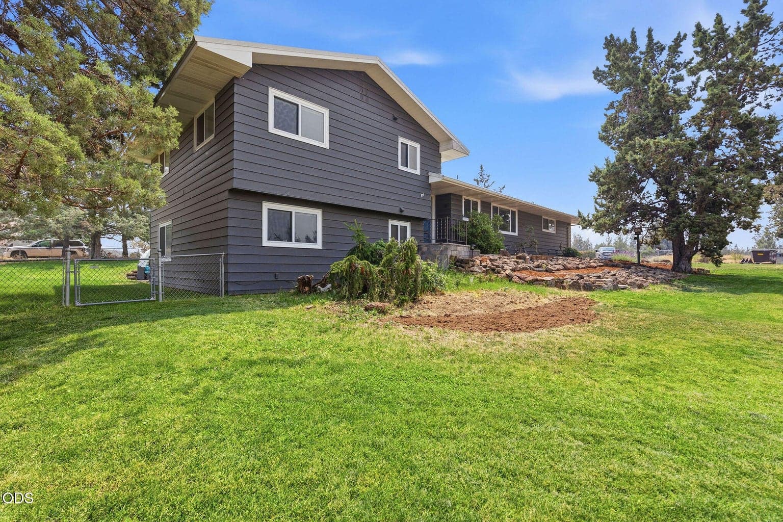 Photo of 304 Crestview Lane 2 of 29