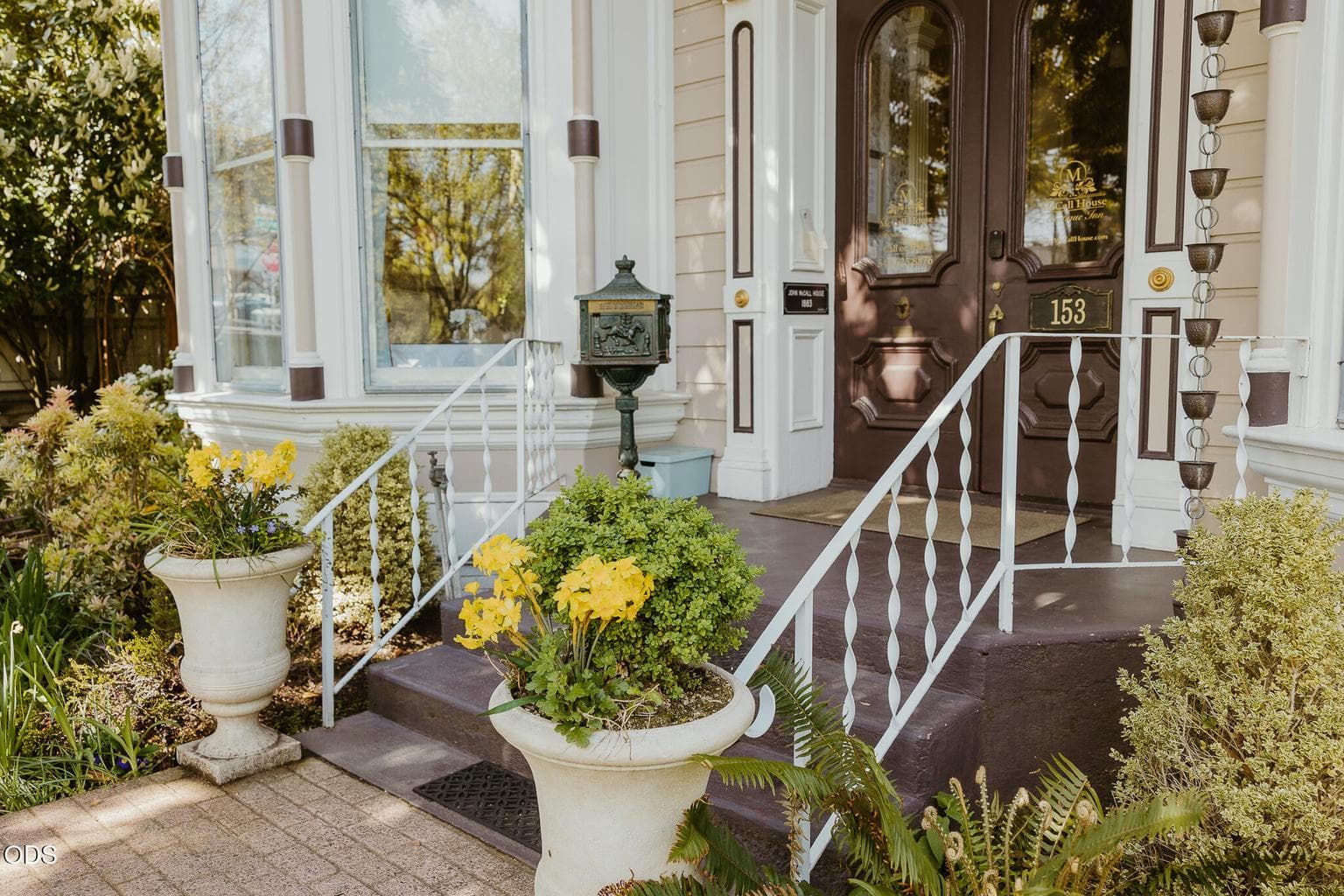 Photo of 153 Oak Street 3 of 13