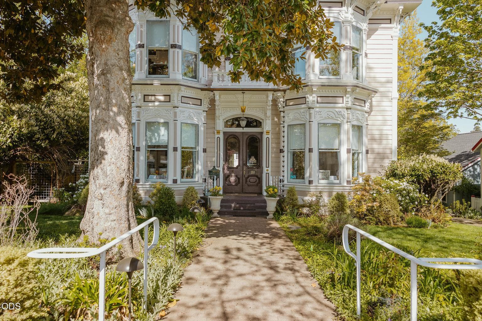 Photo of 153 Oak Street 2 of 13