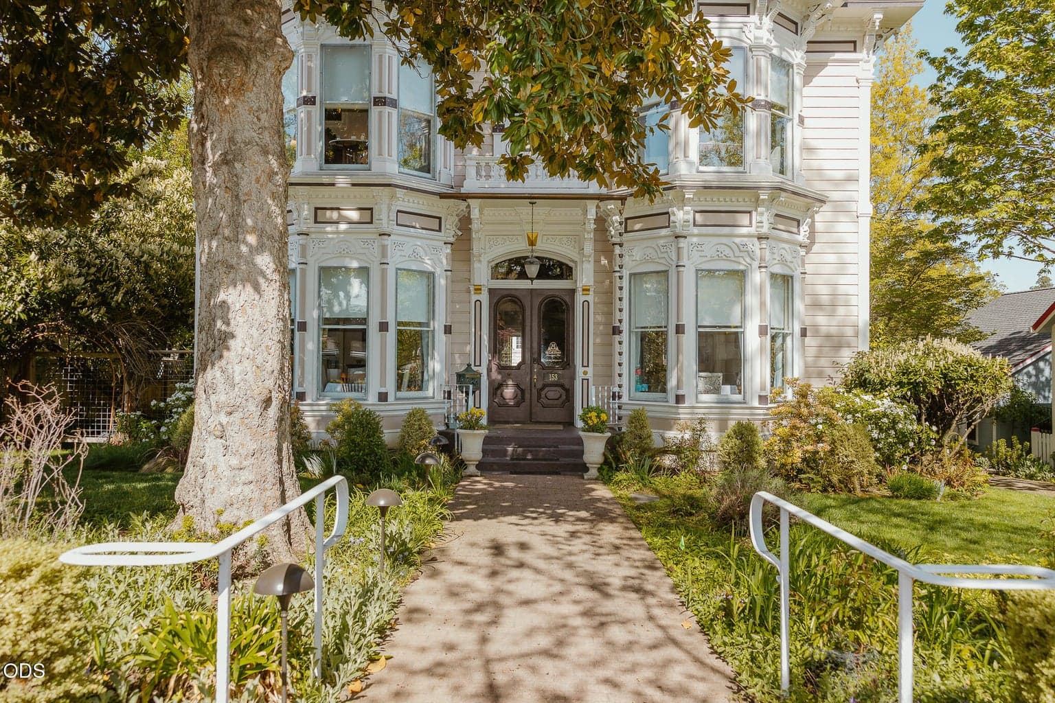 Photo of 153 Oak Street 2 of 13
