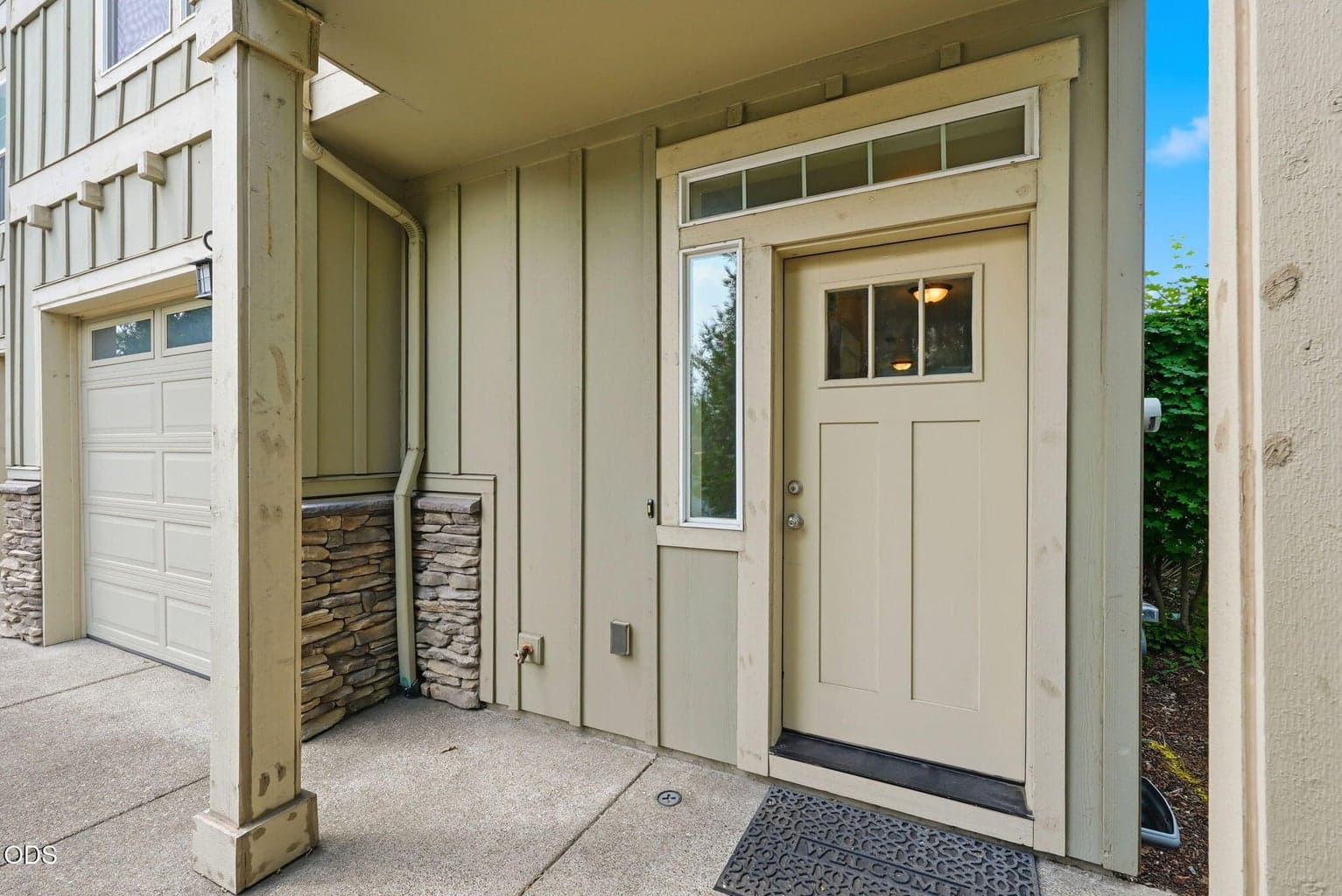 Photo of 1055 Leonel Lane 3 of 42