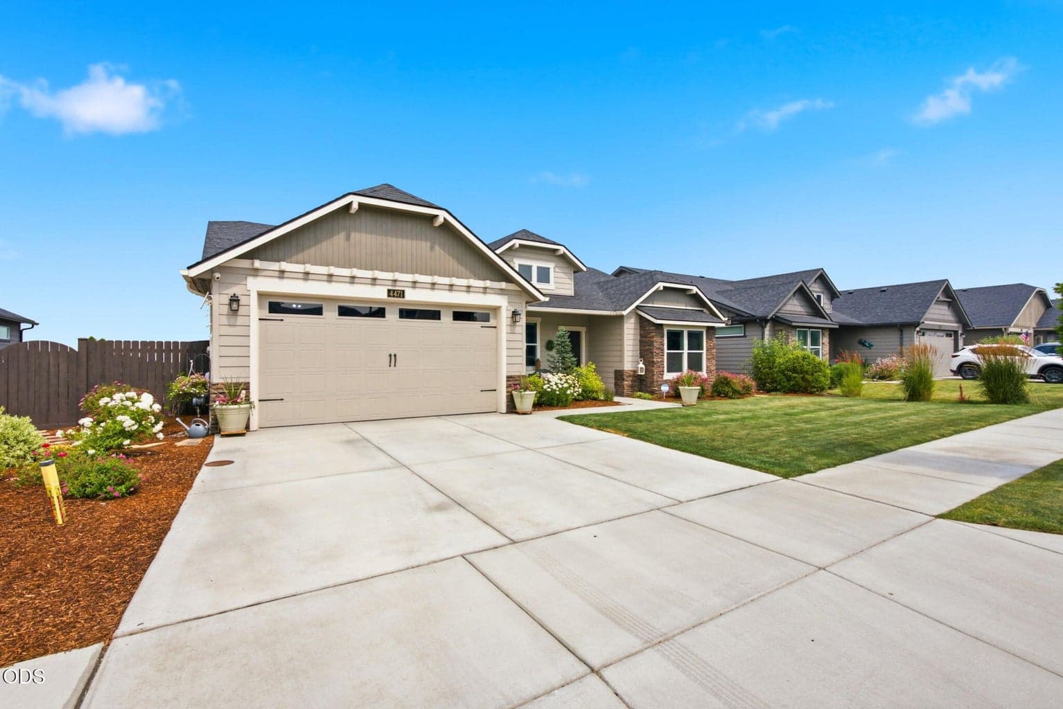 Photo of 4471 Majestic Avenue 1 of 33
