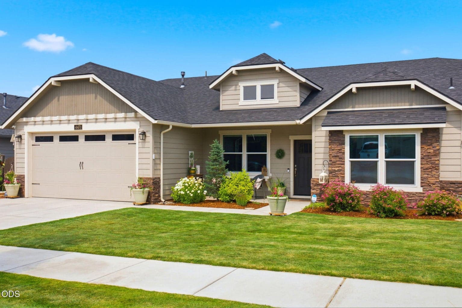 Photo of 4471 Majestic Avenue 2 of 33