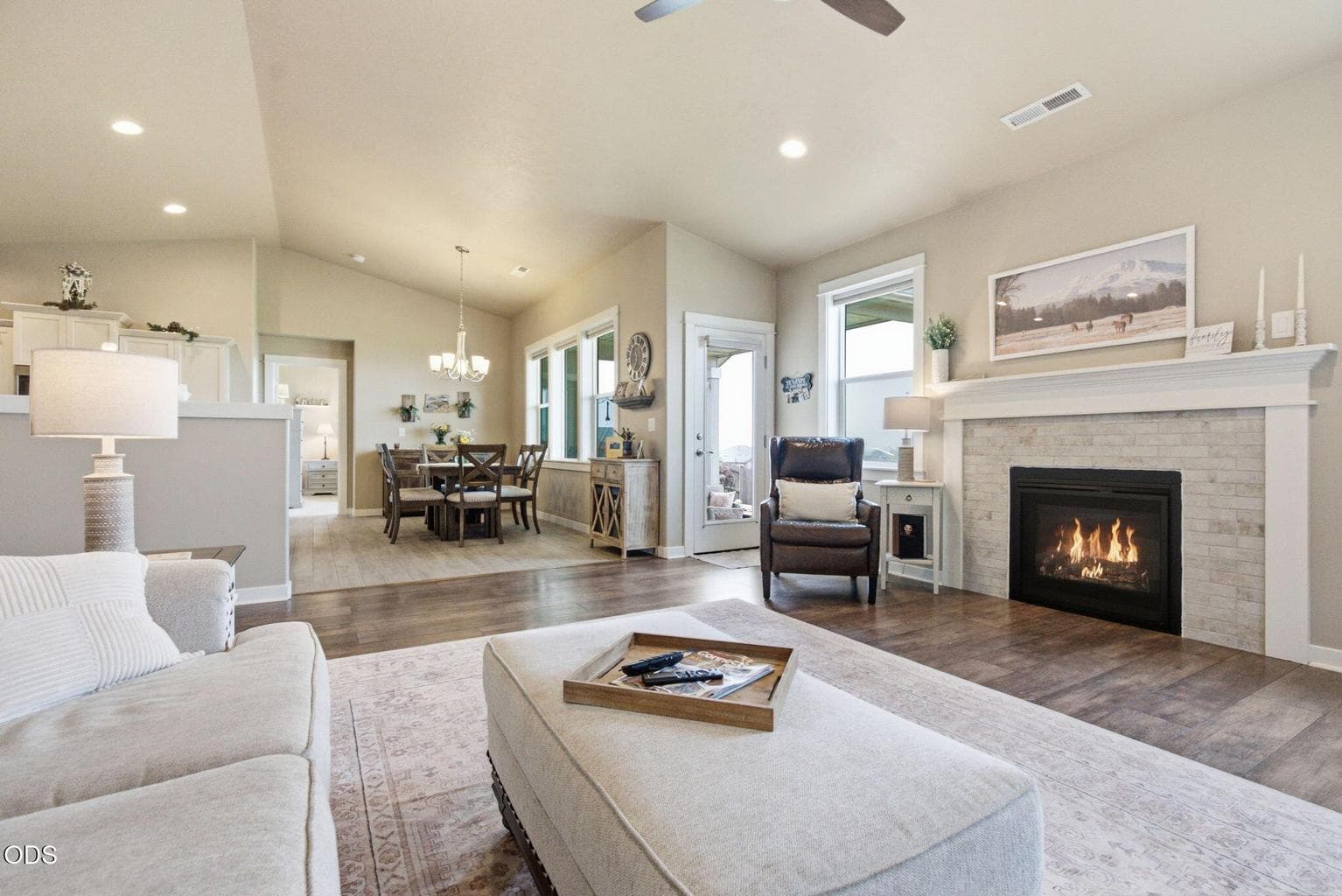 Photo of 4471 SW Majestic Avenue 7 of 36