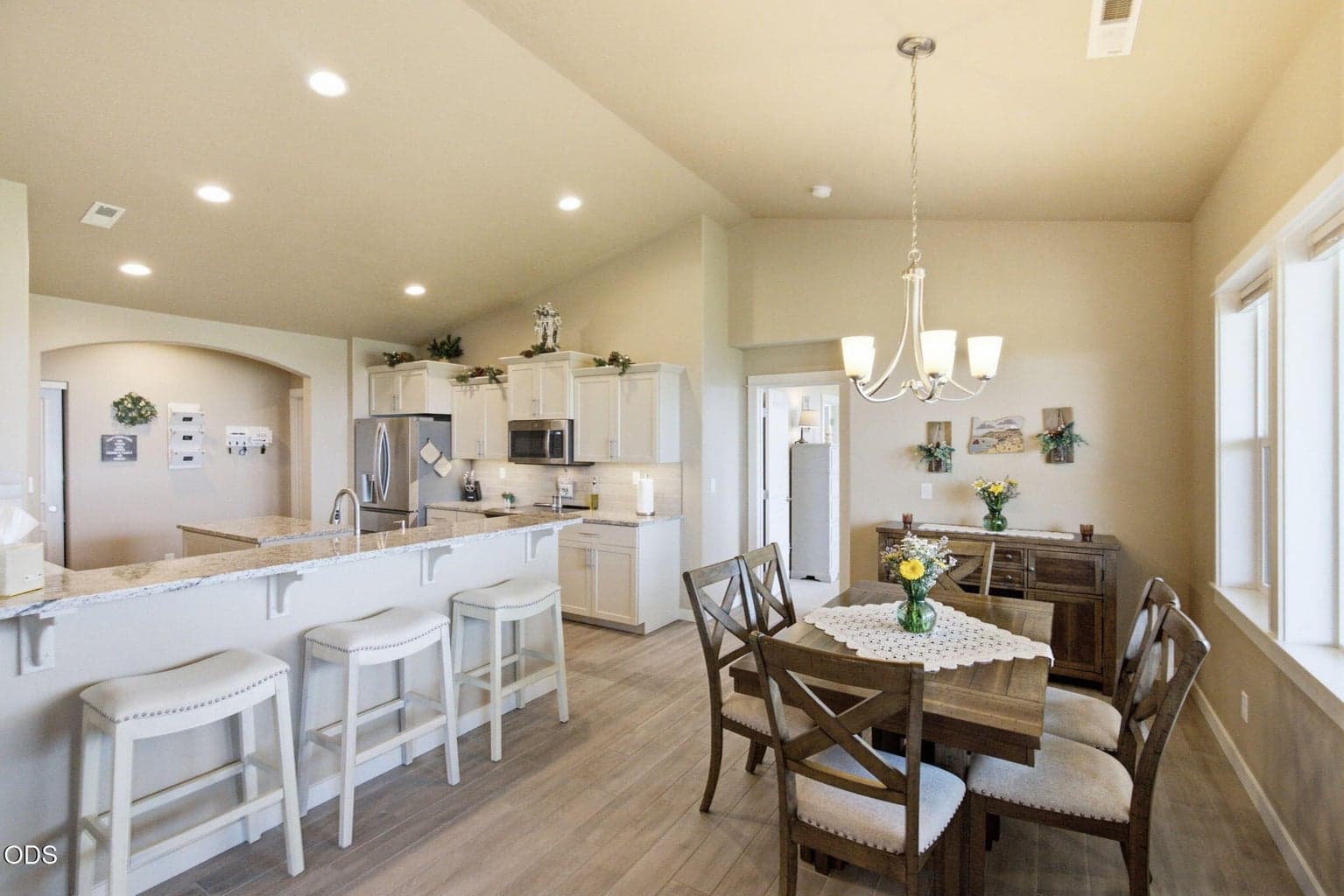 Photo of 4471 SW Majestic Avenue 8 of 36