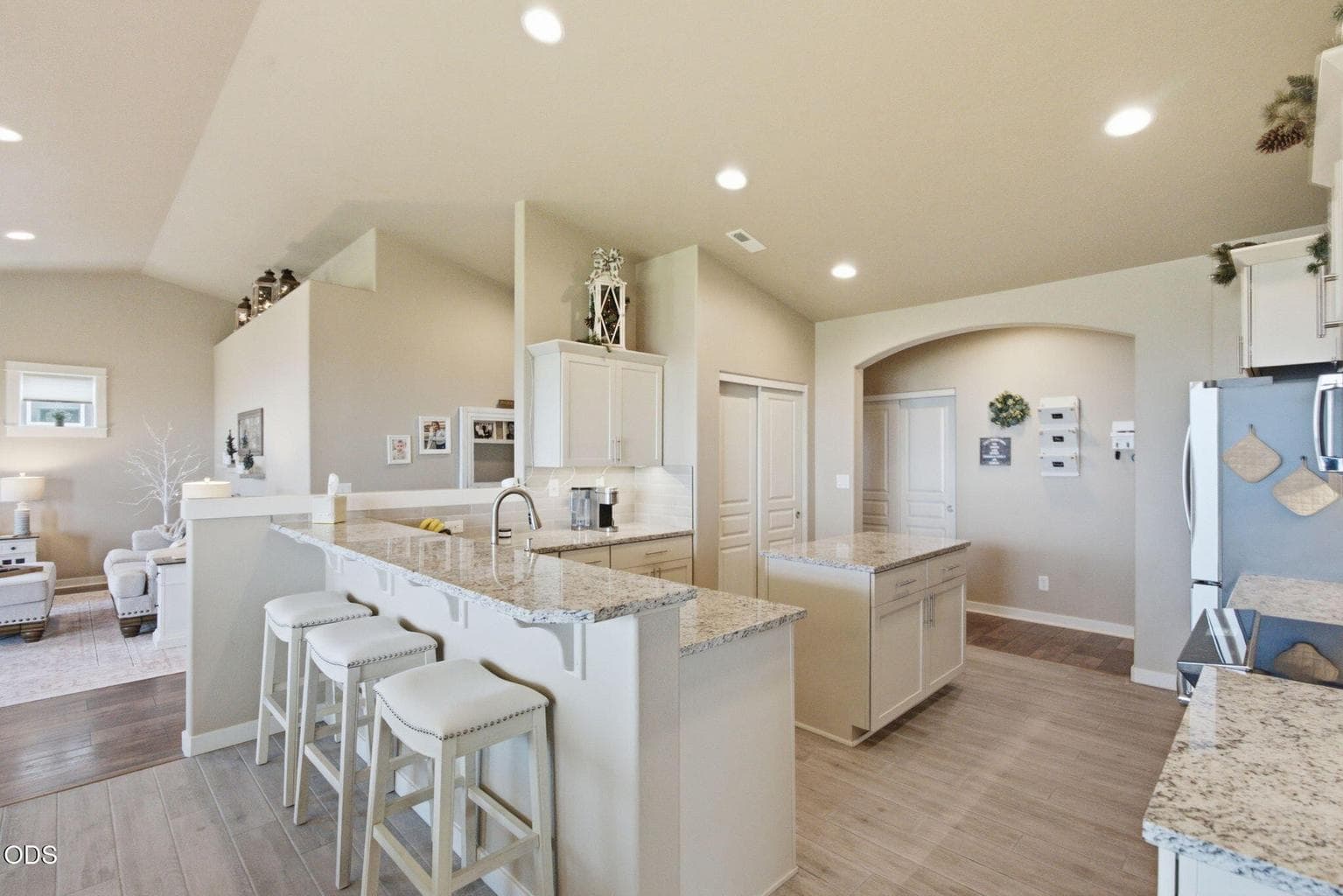 Photo of 4471 SW Majestic Avenue 11 of 36