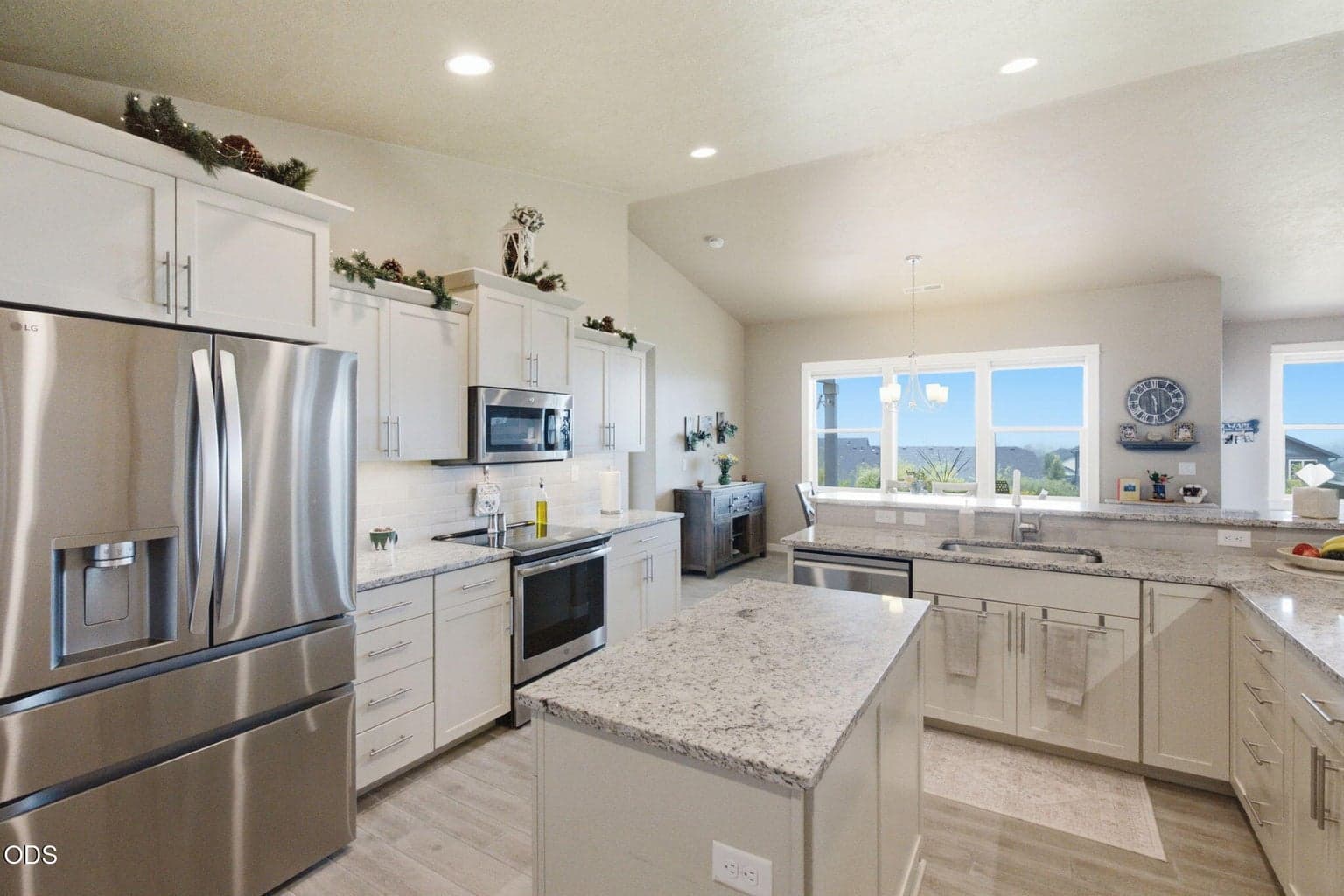 Photo of 4471 SW Majestic Avenue 13 of 36