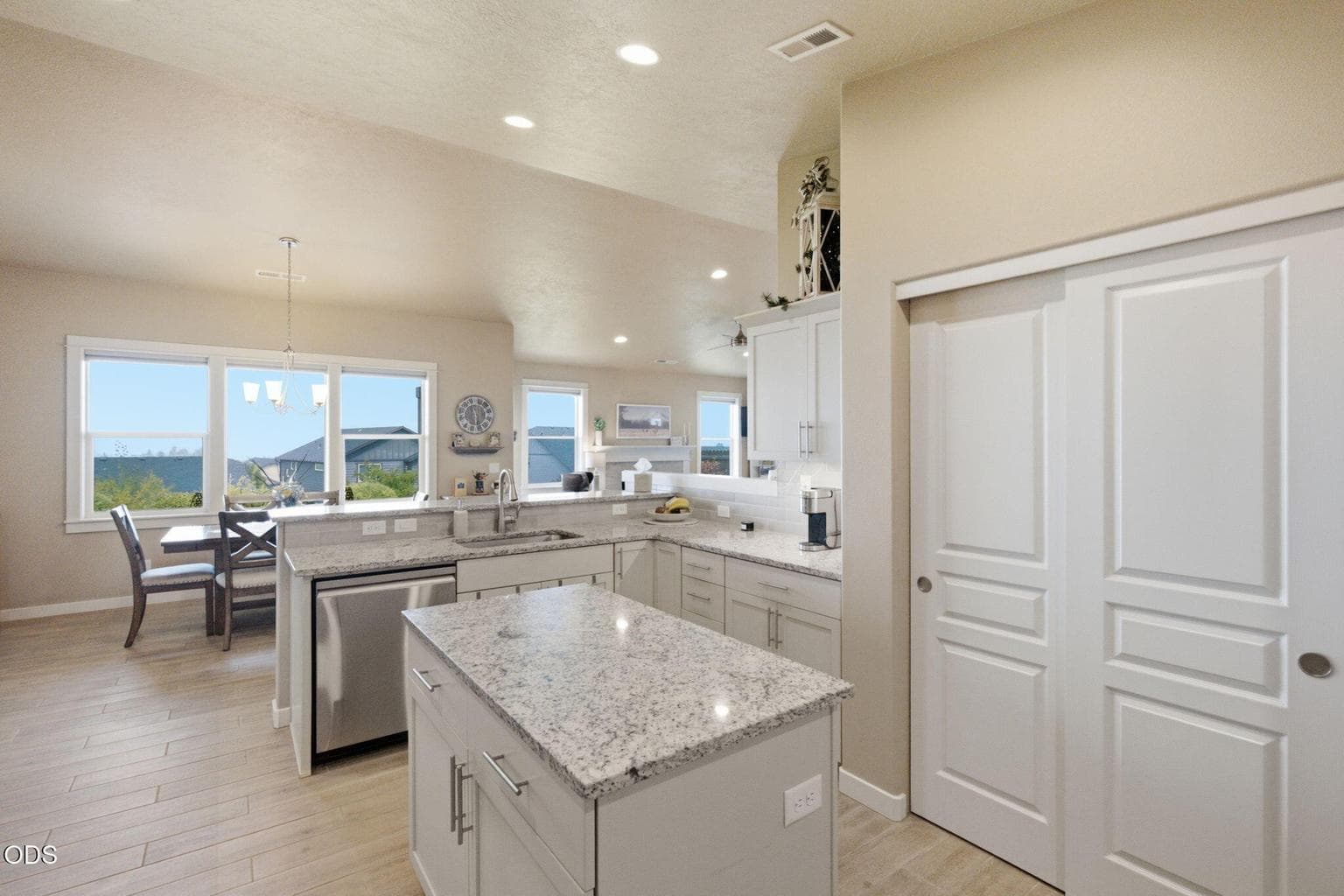 Photo of 4471 SW Majestic Avenue 14 of 36