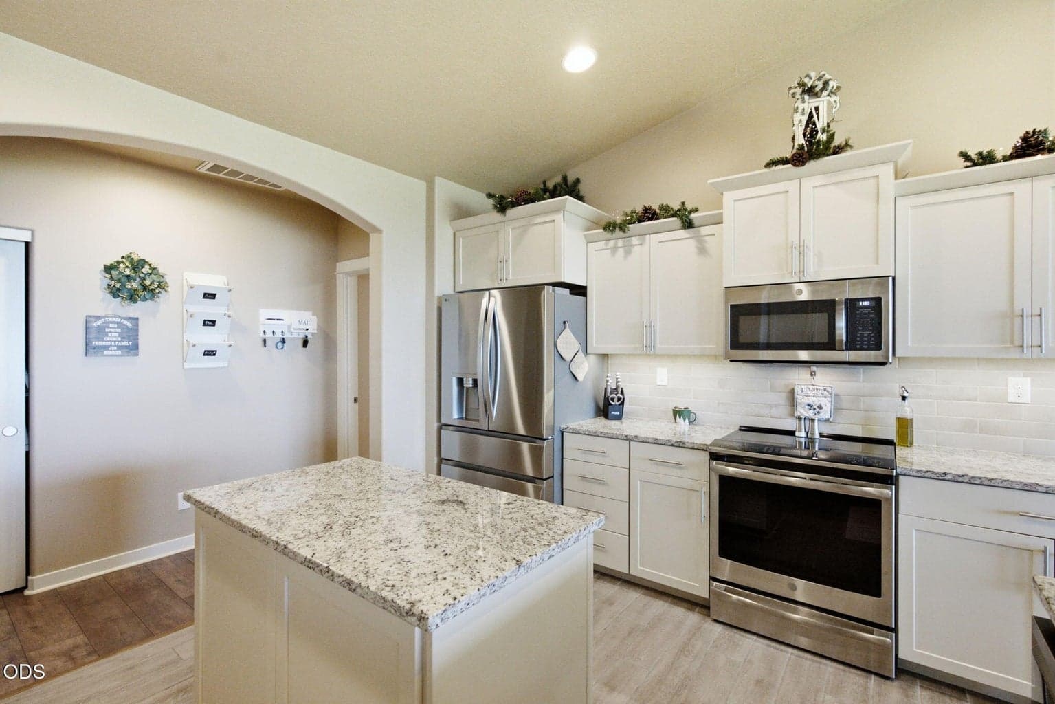 Photo of 4471 SW Majestic Avenue 12 of 36
