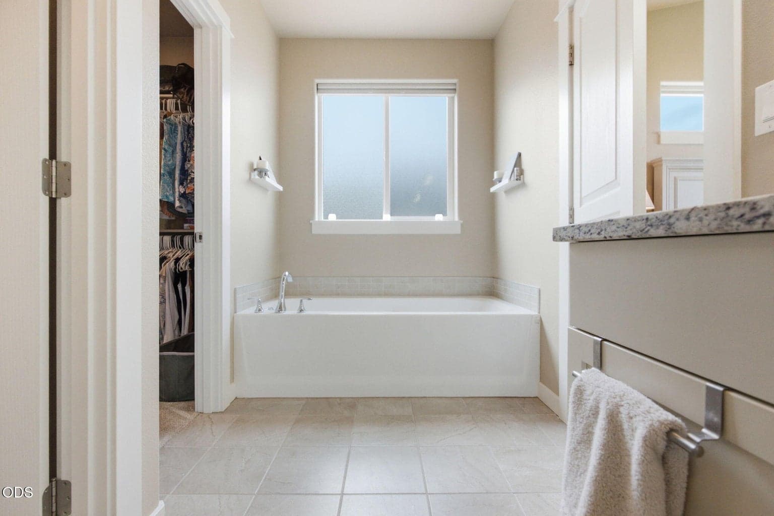 Photo of 4471 SW Majestic Avenue 19 of 36