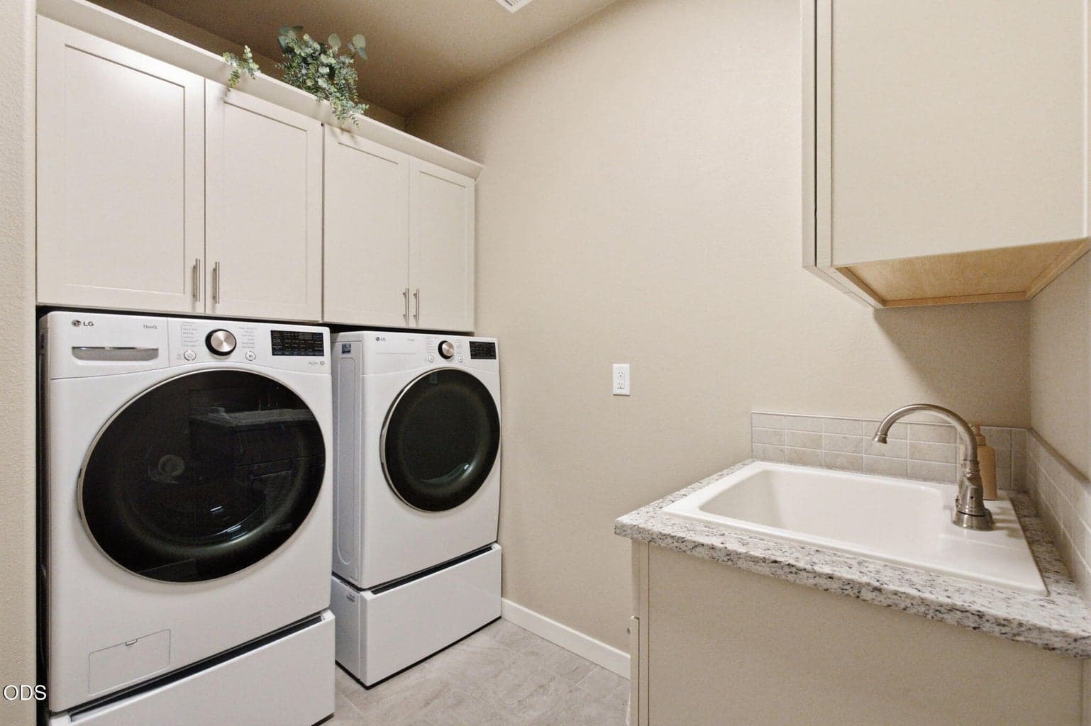 Photo of 4471 SW Majestic Avenue 23 of 36