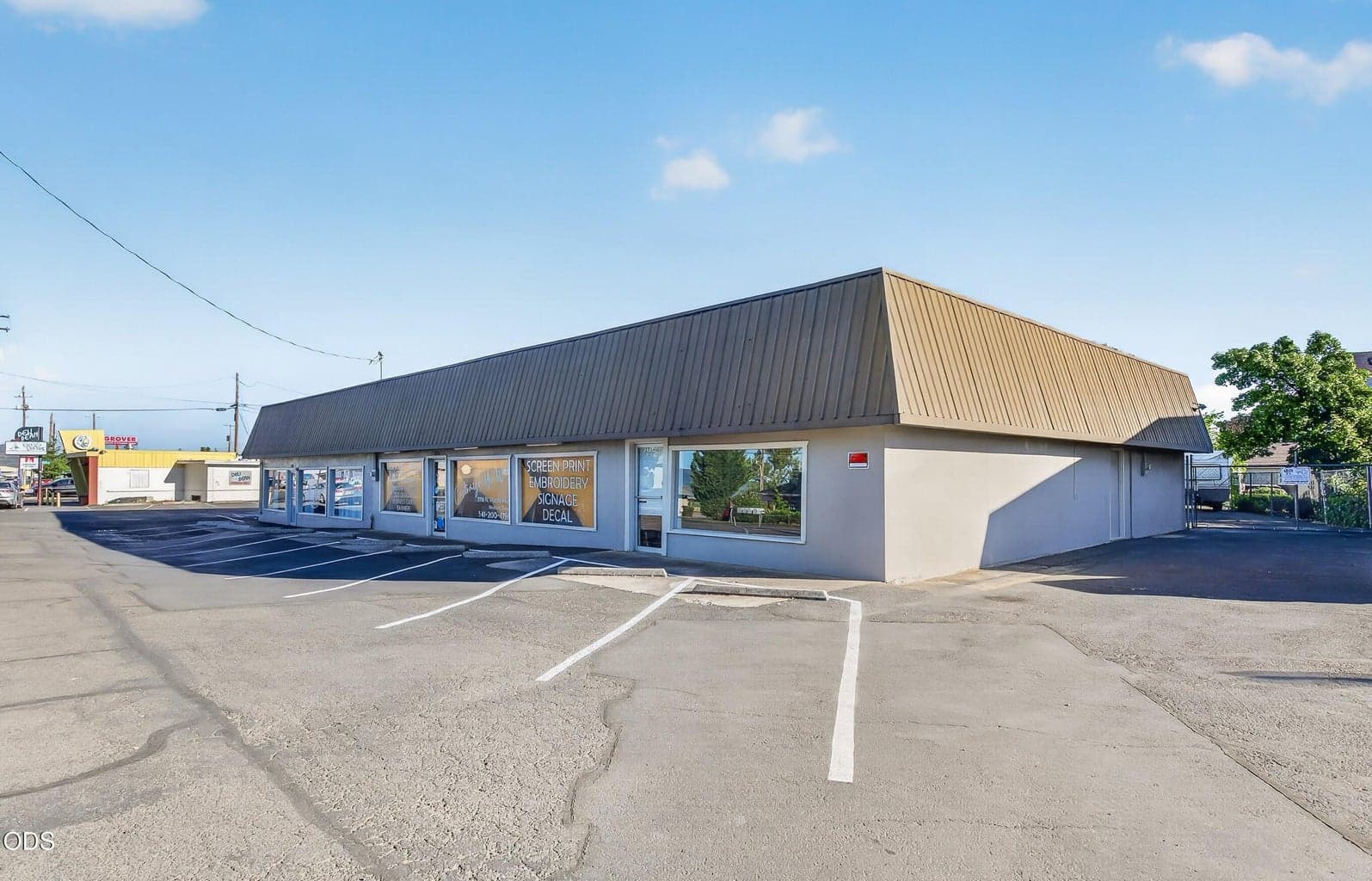 Photo of 2714 Pacific Highway 4 of 40