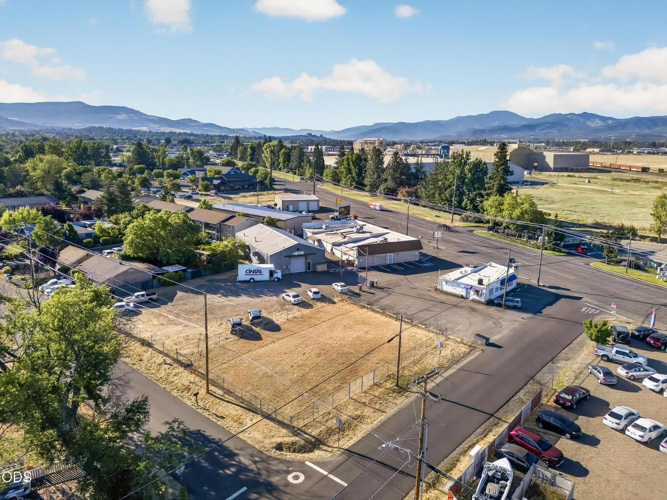 Photo of 2714 Pacific Highway 3 of 40
