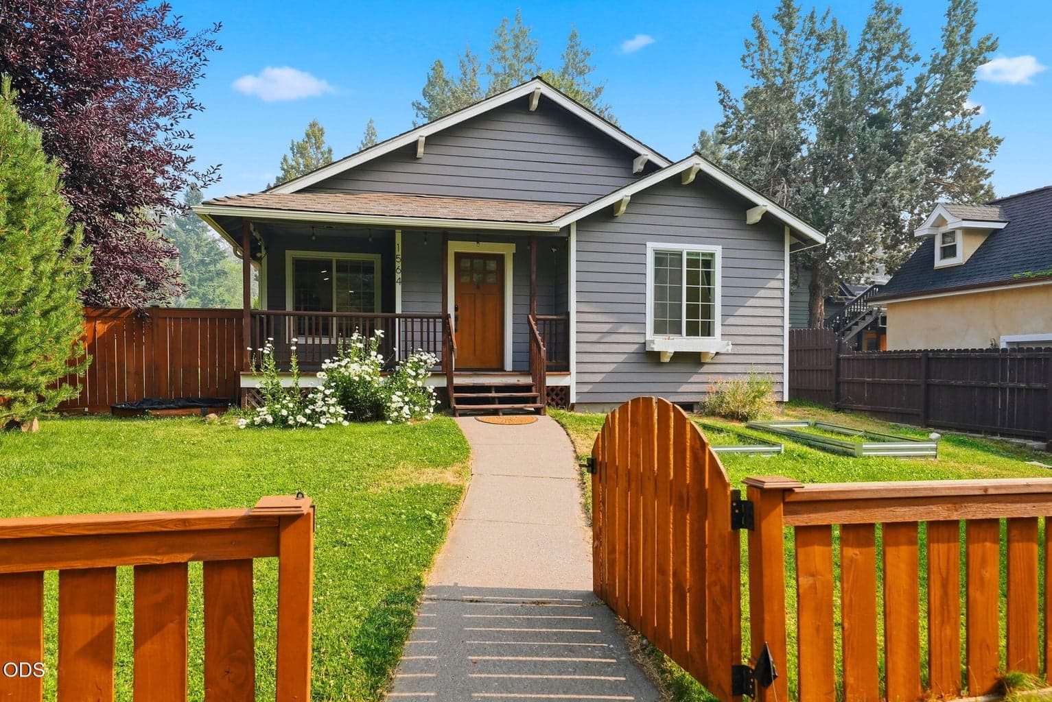 Photo of 1564 Elgin Avenue 1 of 37