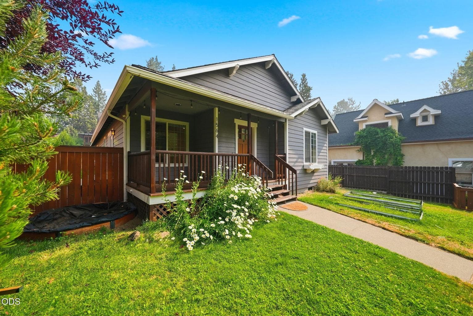 Photo of 1564 Elgin Avenue 3 of 37