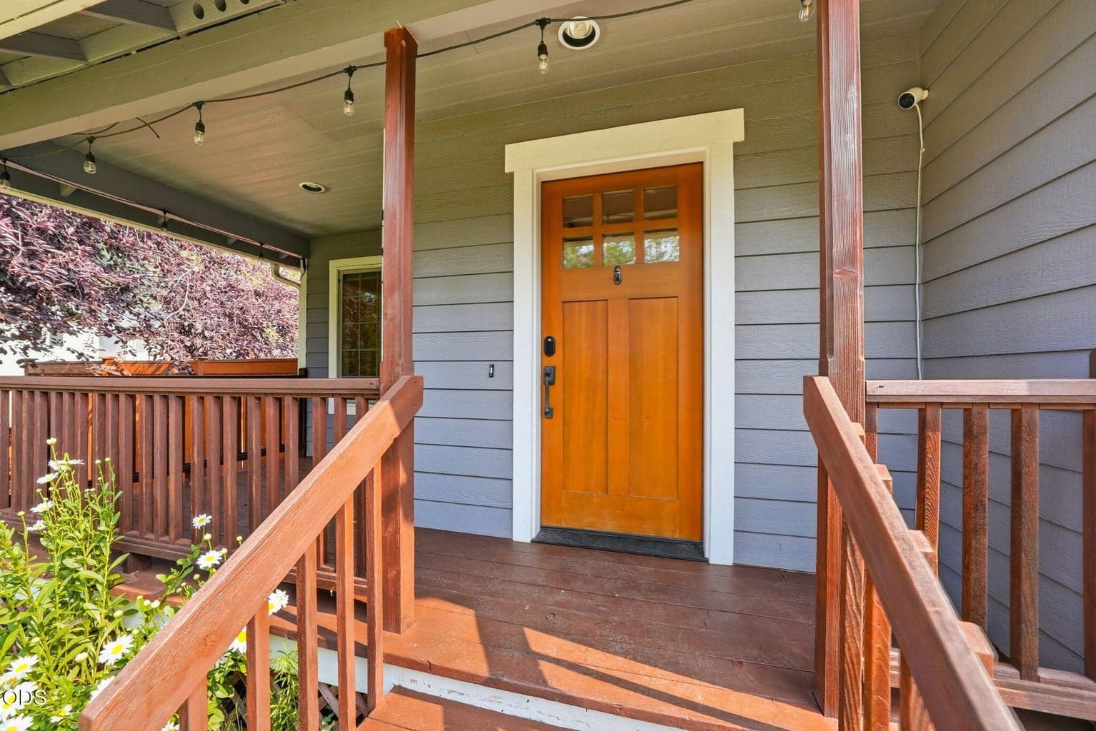 Photo of 1564 Elgin Avenue 5 of 39