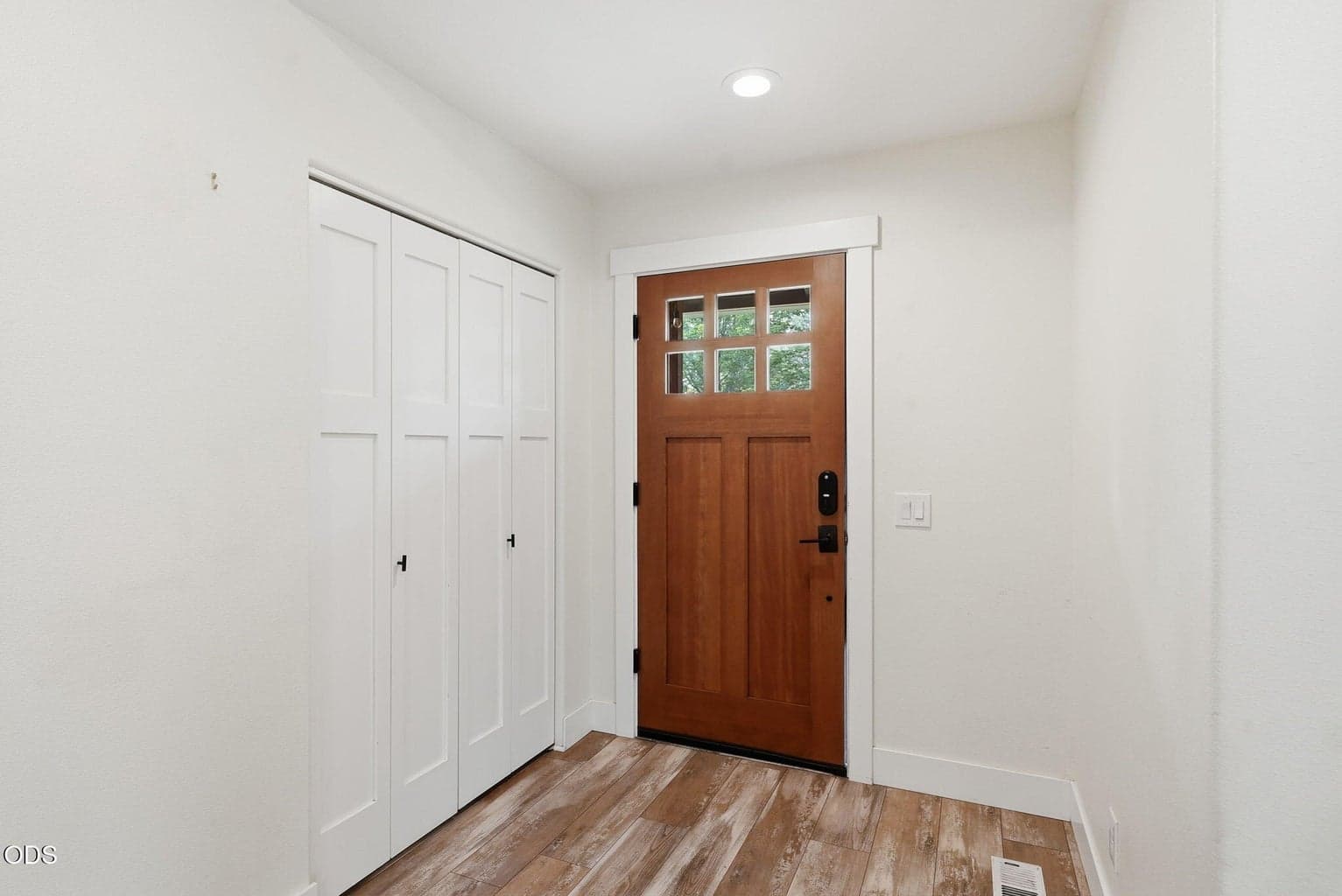 Photo of 1564 NW Elgin Avenue 7 of 37