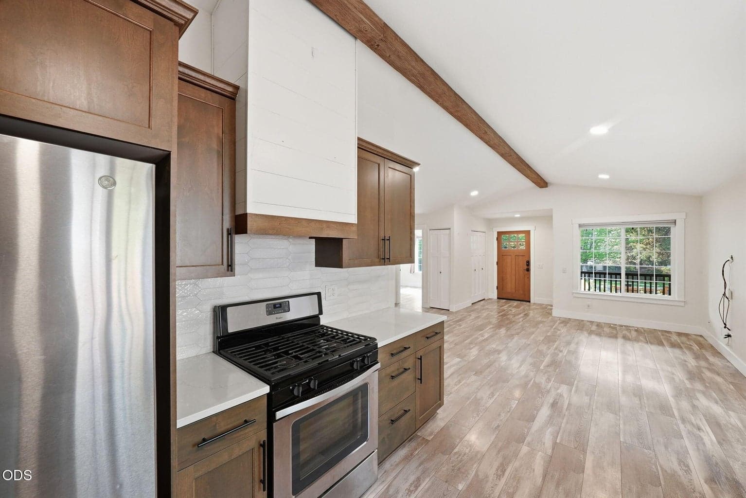 Photo of 1564 NW Elgin Avenue 14 of 37