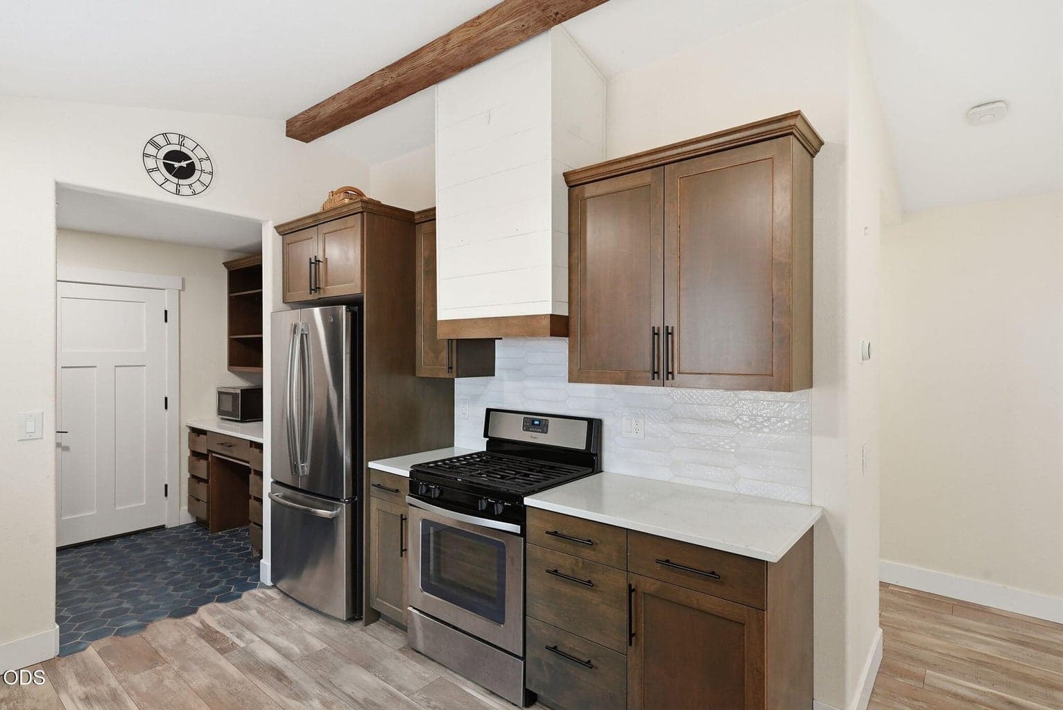 Photo of 1564 NW Elgin Avenue 12 of 37