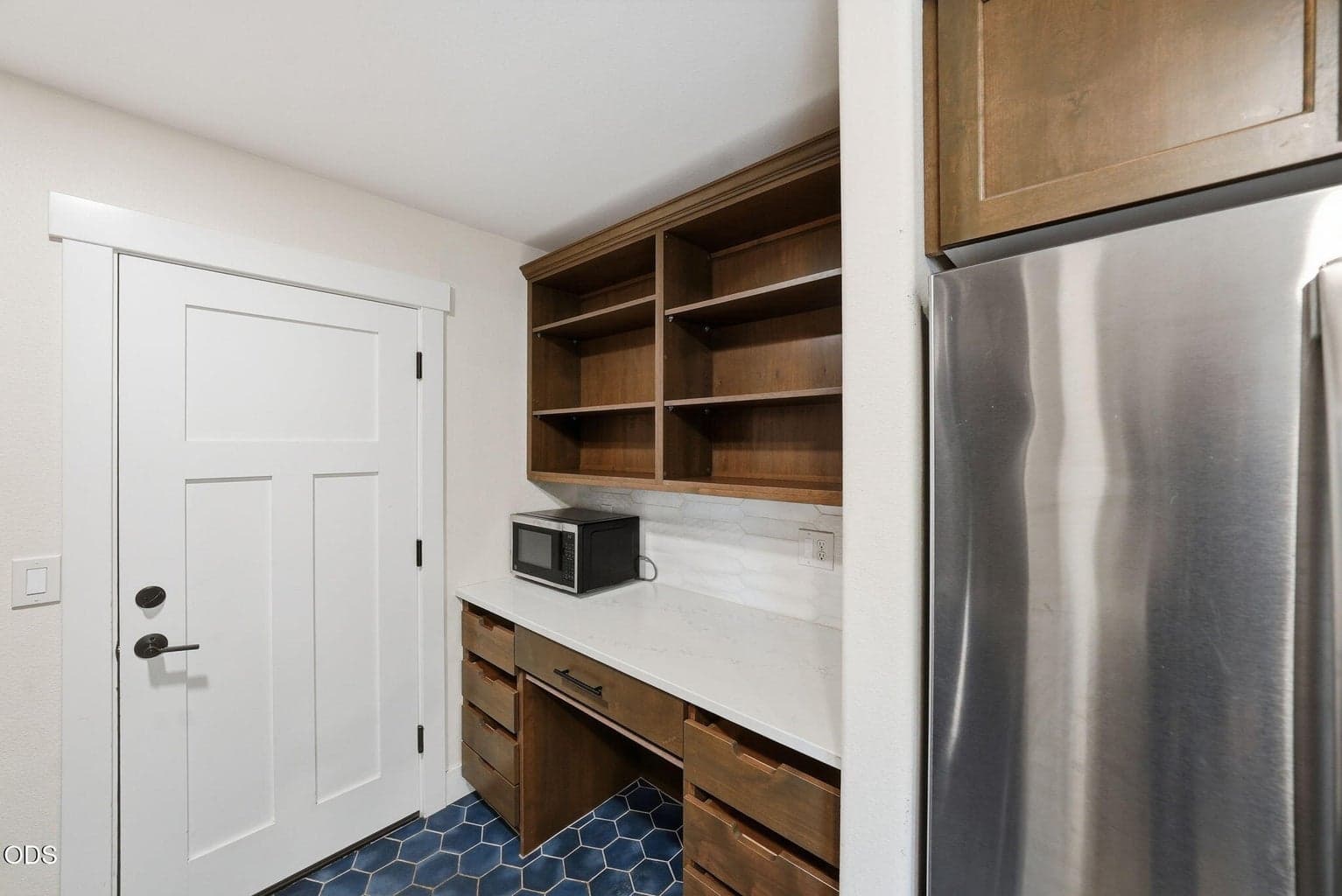 Photo of 1564 NW Elgin Avenue 13 of 37