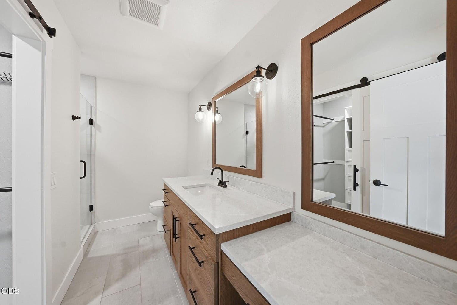 Photo of 1564 NW Elgin Avenue 19 of 37
