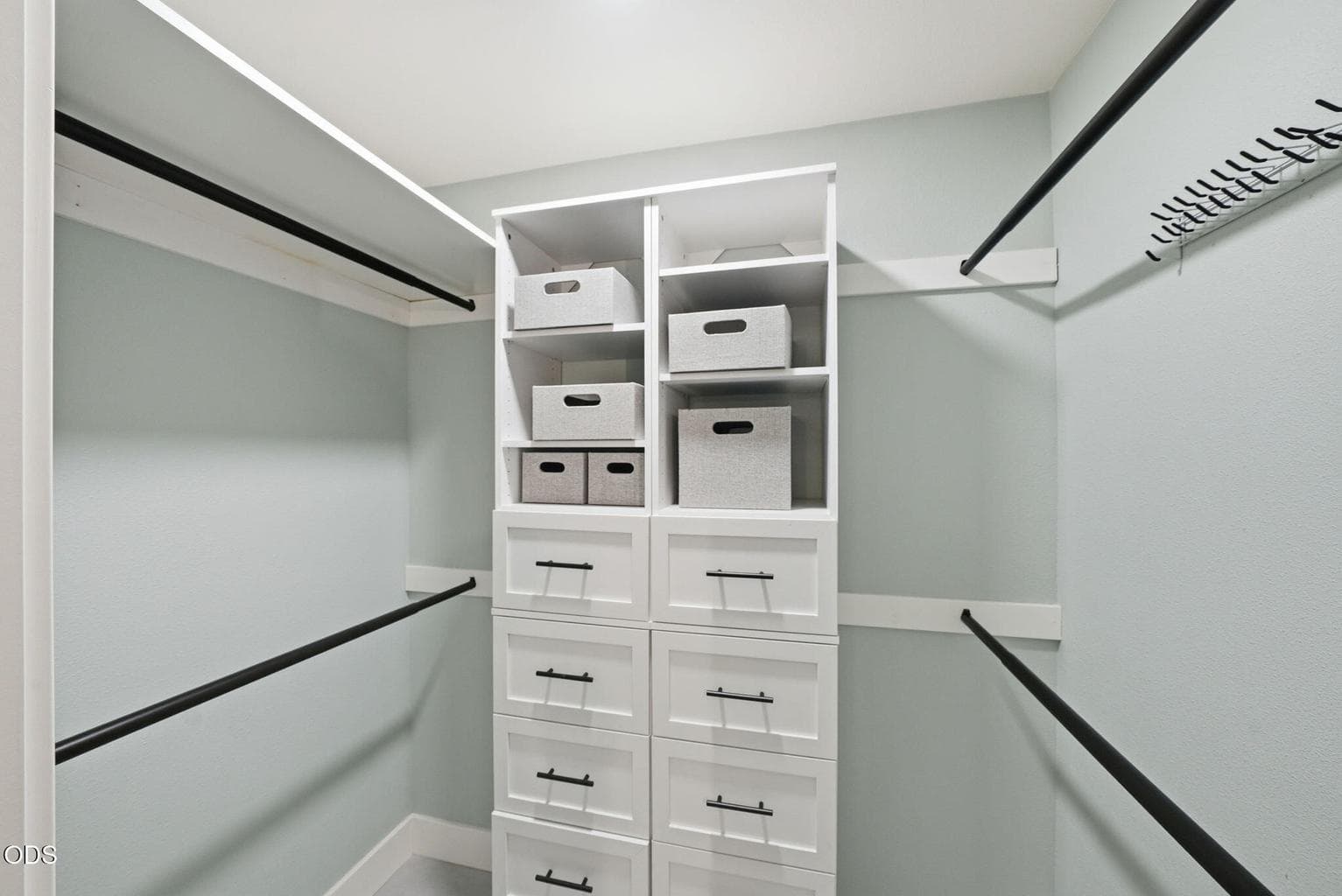 Photo of 1564 NW Elgin Avenue 21 of 37