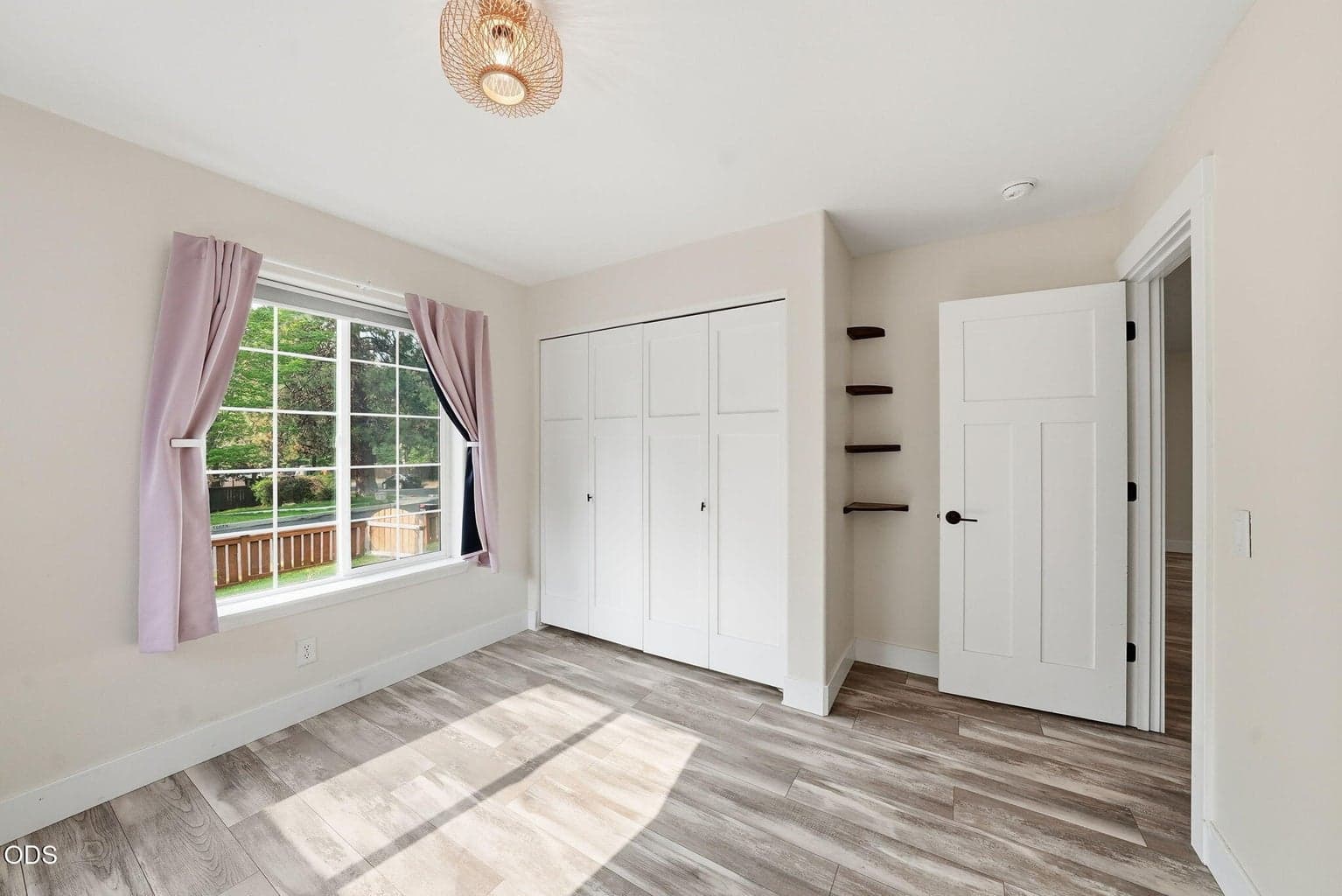 Photo of 1564 NW Elgin Avenue 23 of 37