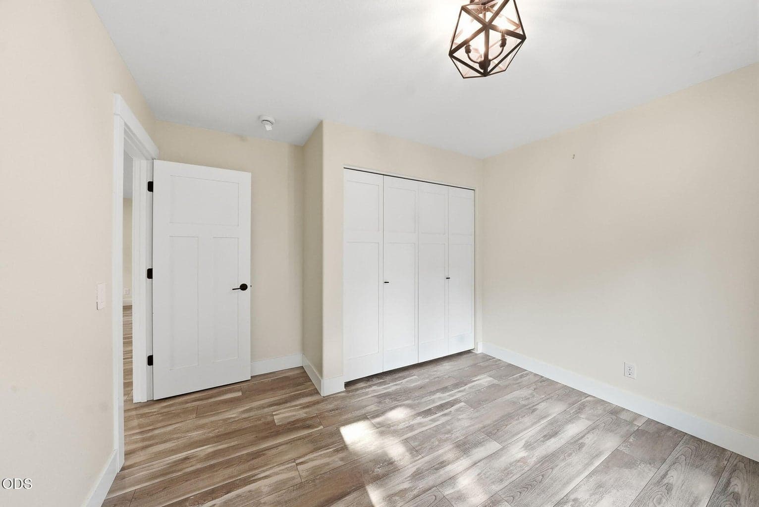 Photo of 1564 NW Elgin Avenue 26 of 37